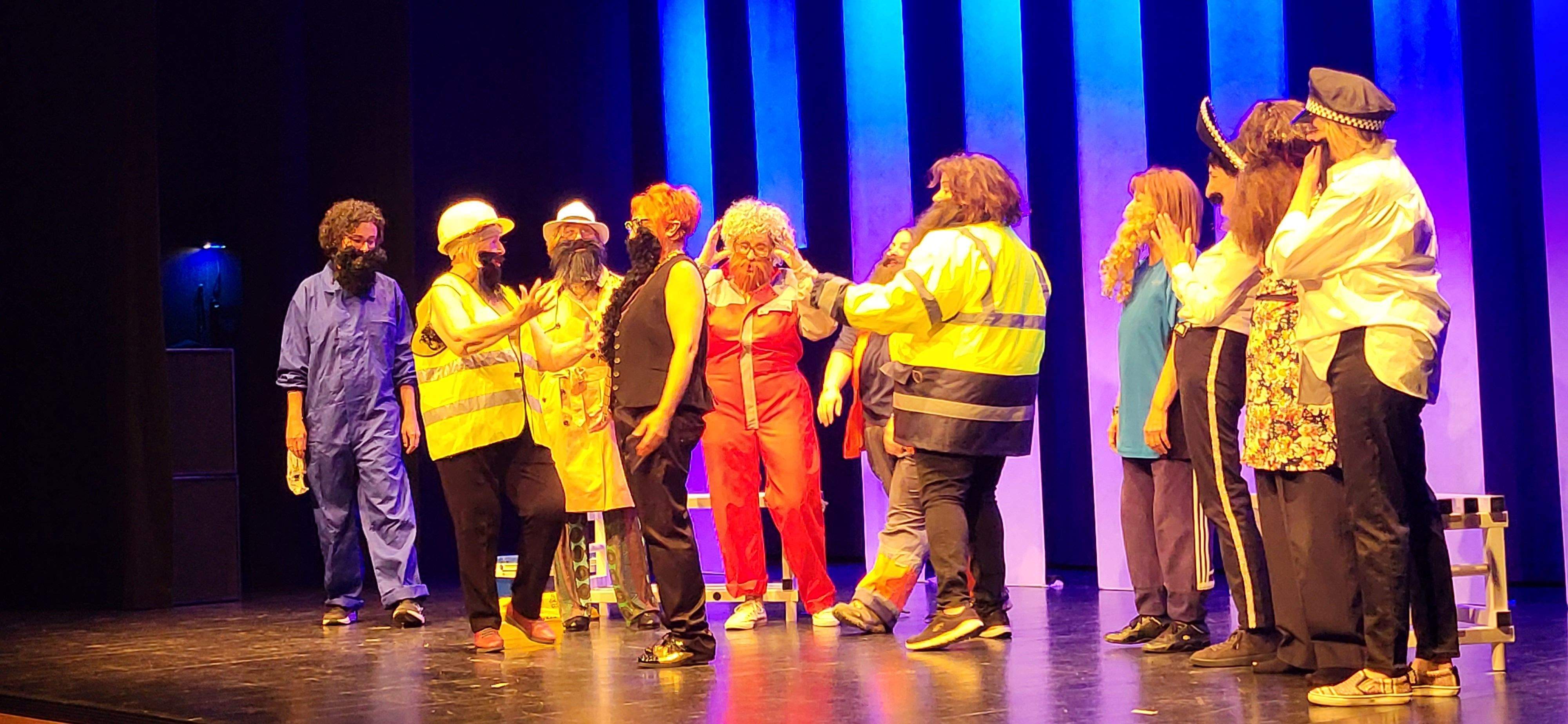 Las Lolas interpretando  "Las chicas de la asamblea". Foto Myriam Martínez