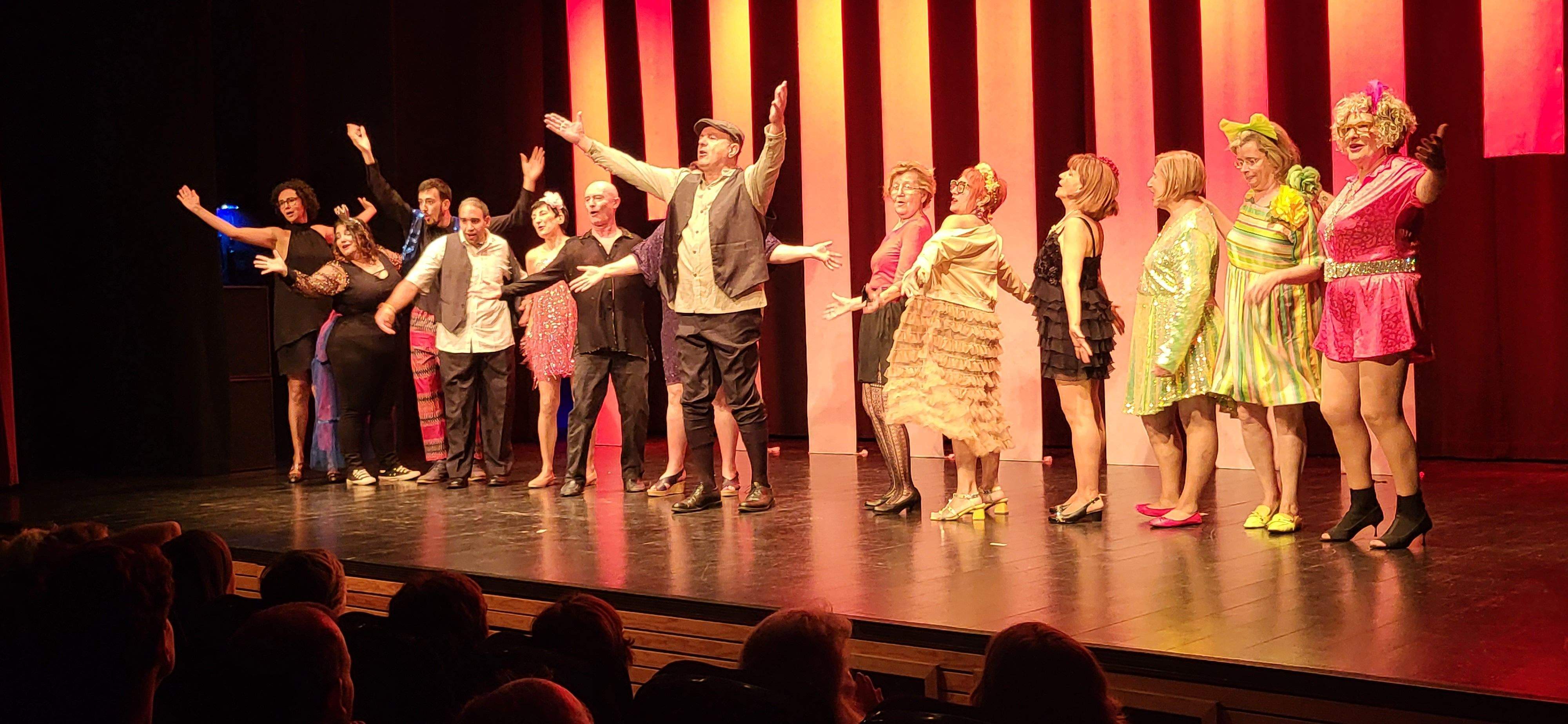 Las Lolas interpretando  "Las chicas de la asamblea". Foto Myriam Martínez