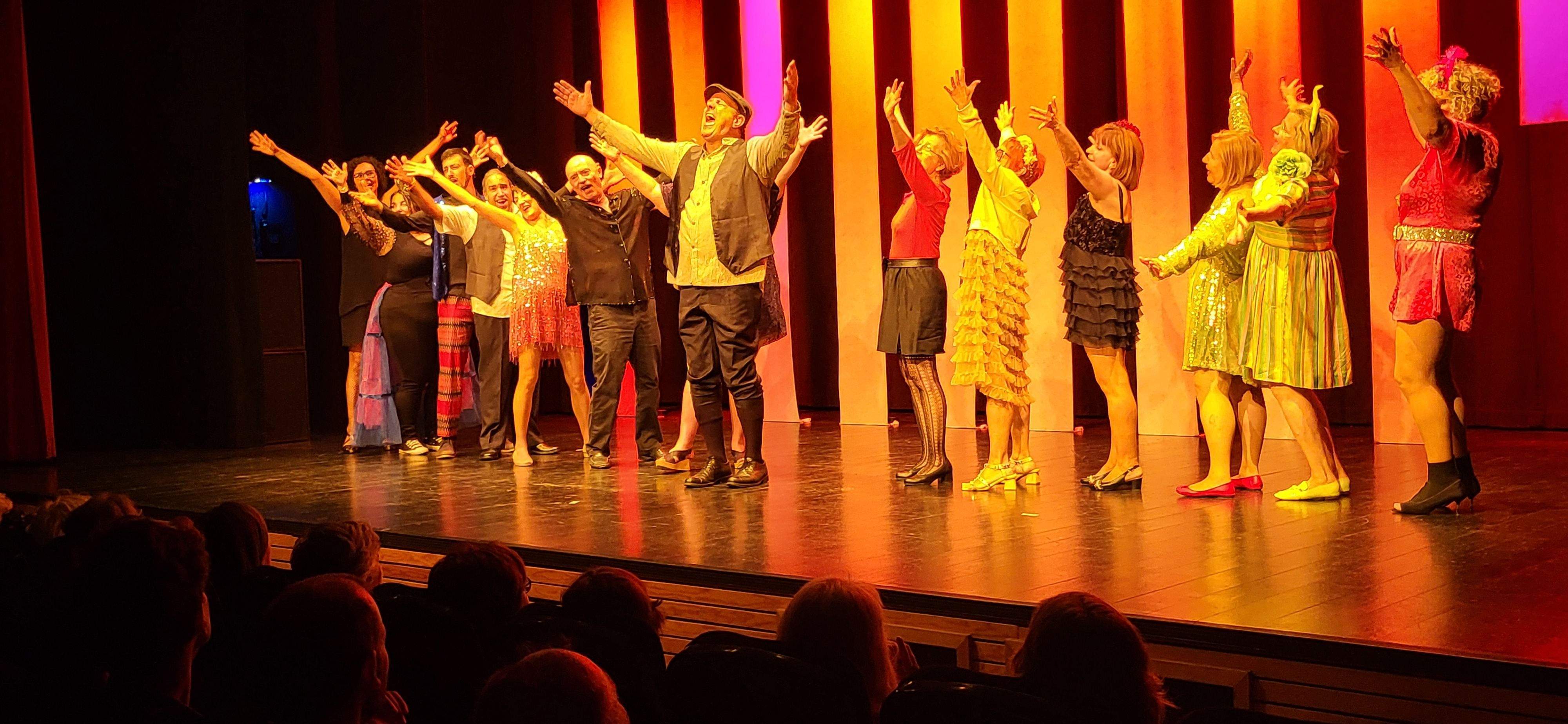 Las Lolas interpretando  "Las chicas de la asamblea". Foto Myriam Martínez