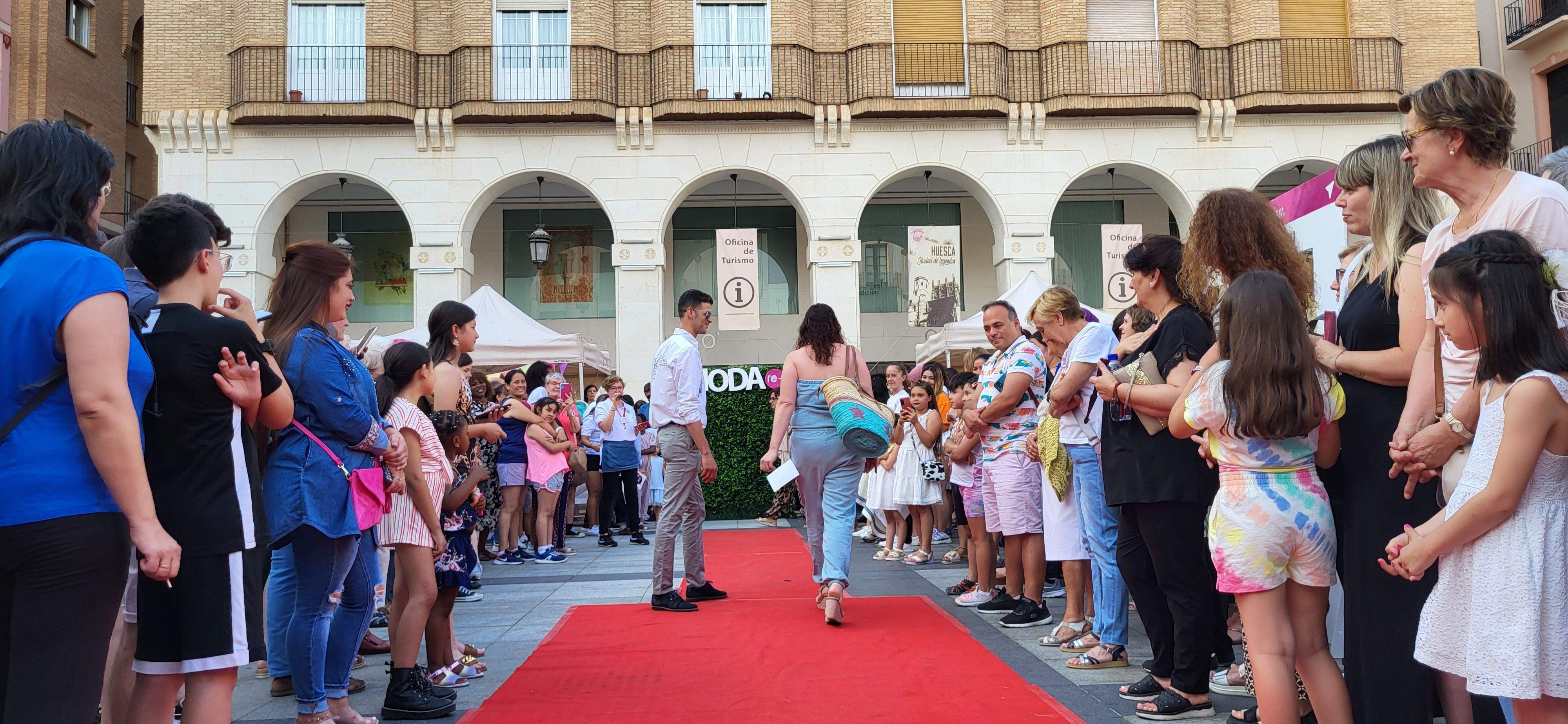 Fiesta de la Moda Re- de Cáritas en Huesca. Foto: Mercedes Manterola