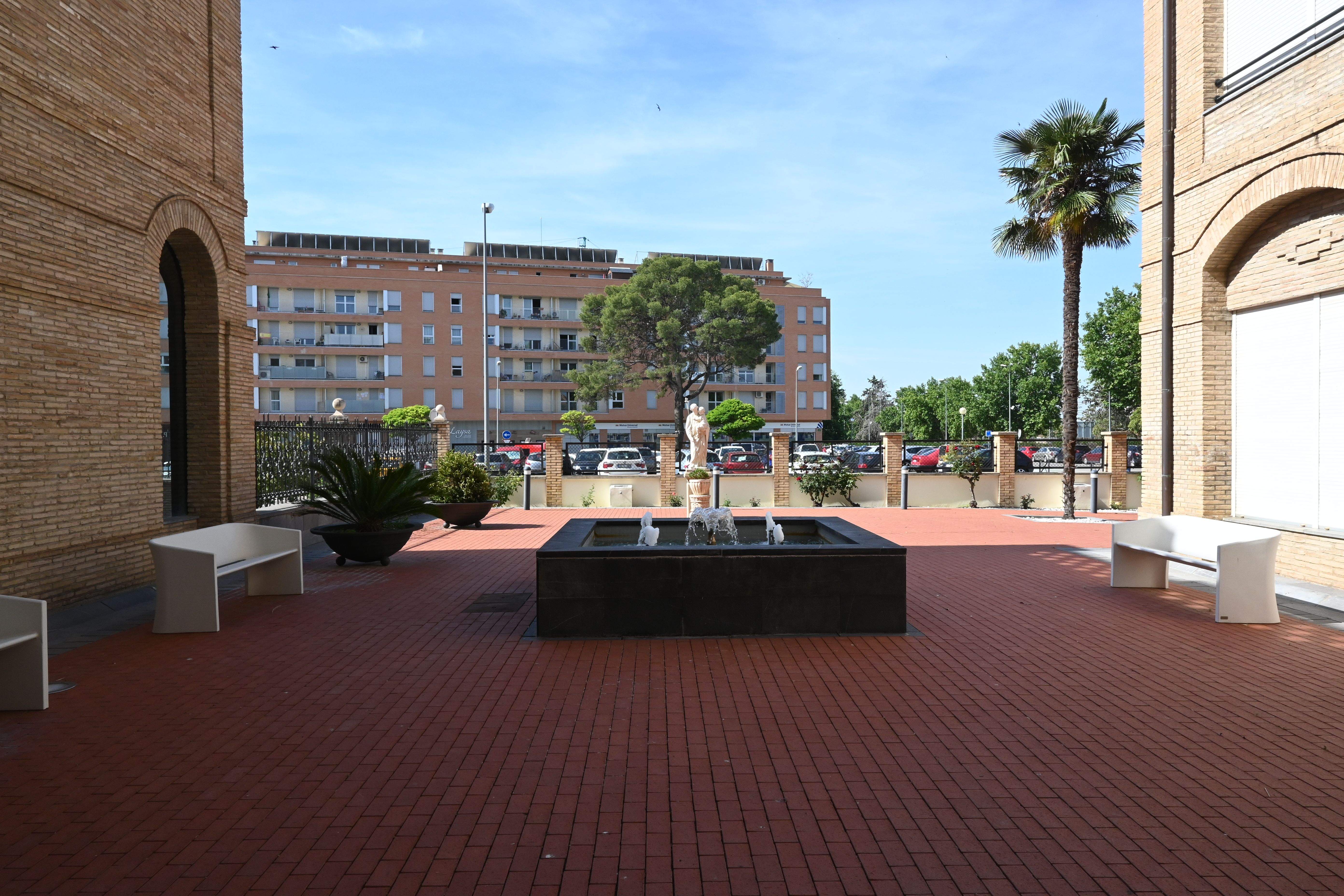 Bendición de las obras en patios y jardines de la Residencia Saturnino López Novoa de Huesca. Foto Carlos Jalle