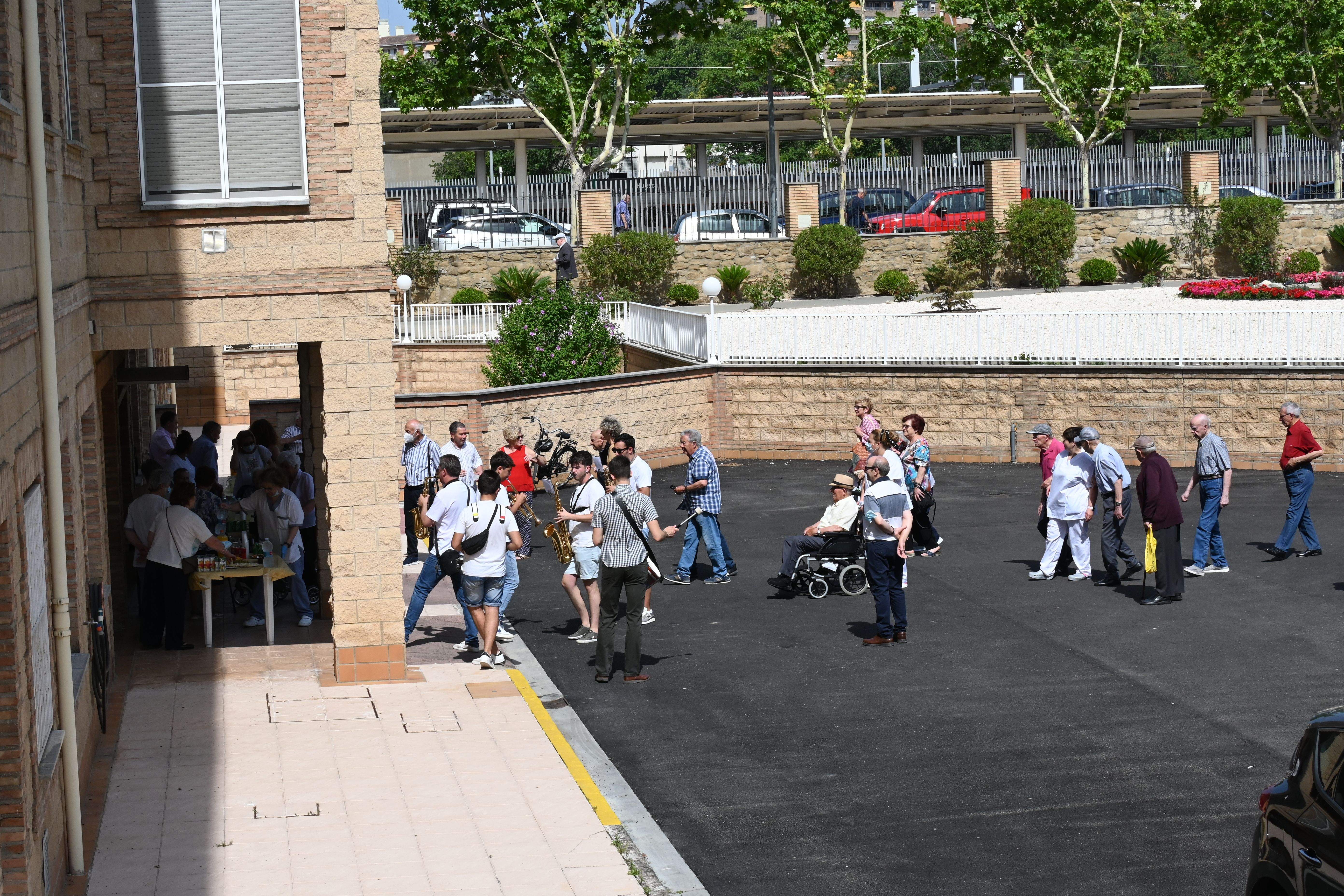 Bendición de las obras en patios y jardines de la Residencia Saturnino López Novoa de Huesca. Foto Carlos Jalle