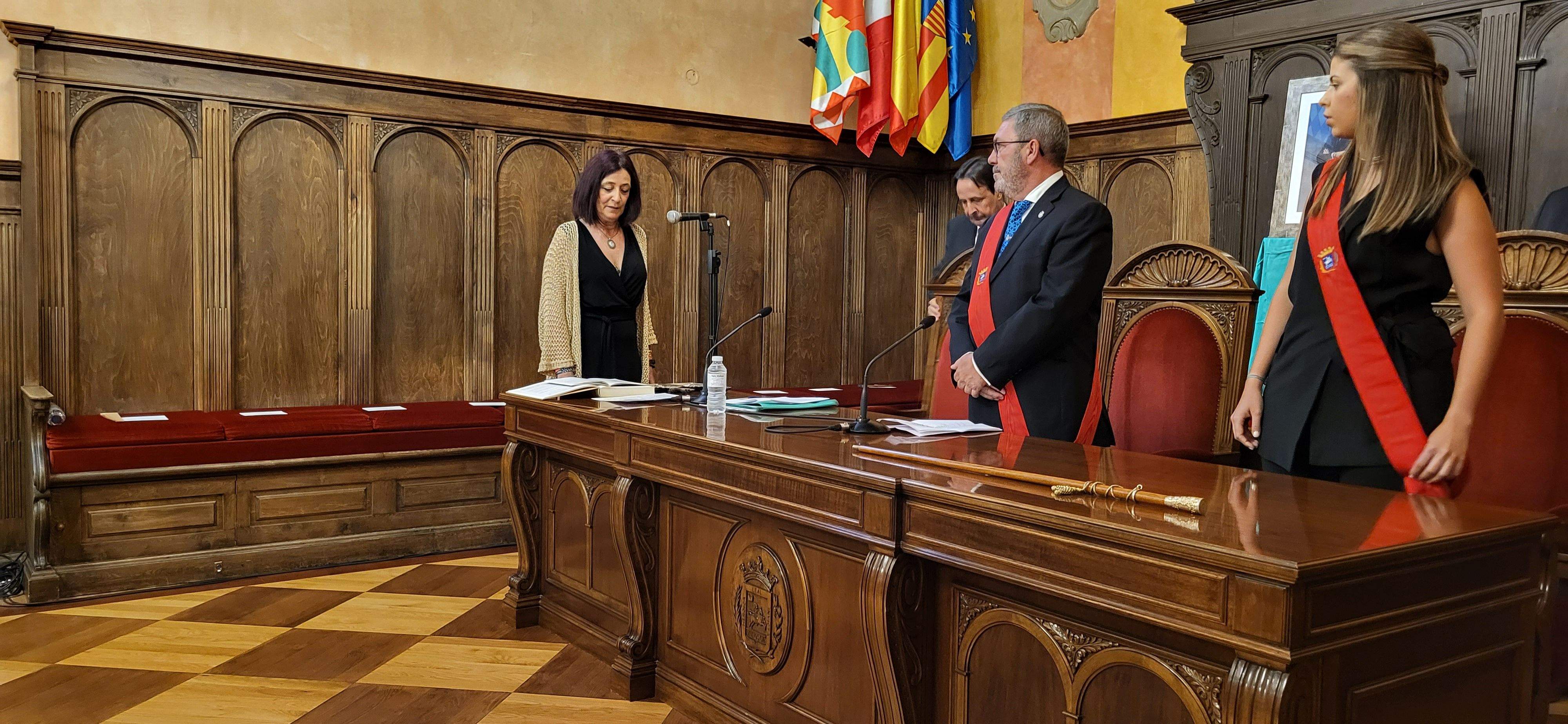 Susana Magán. Sesión de investidura del nuevo Ayuntamiento de Huesca. Foto Myriam Martínez 