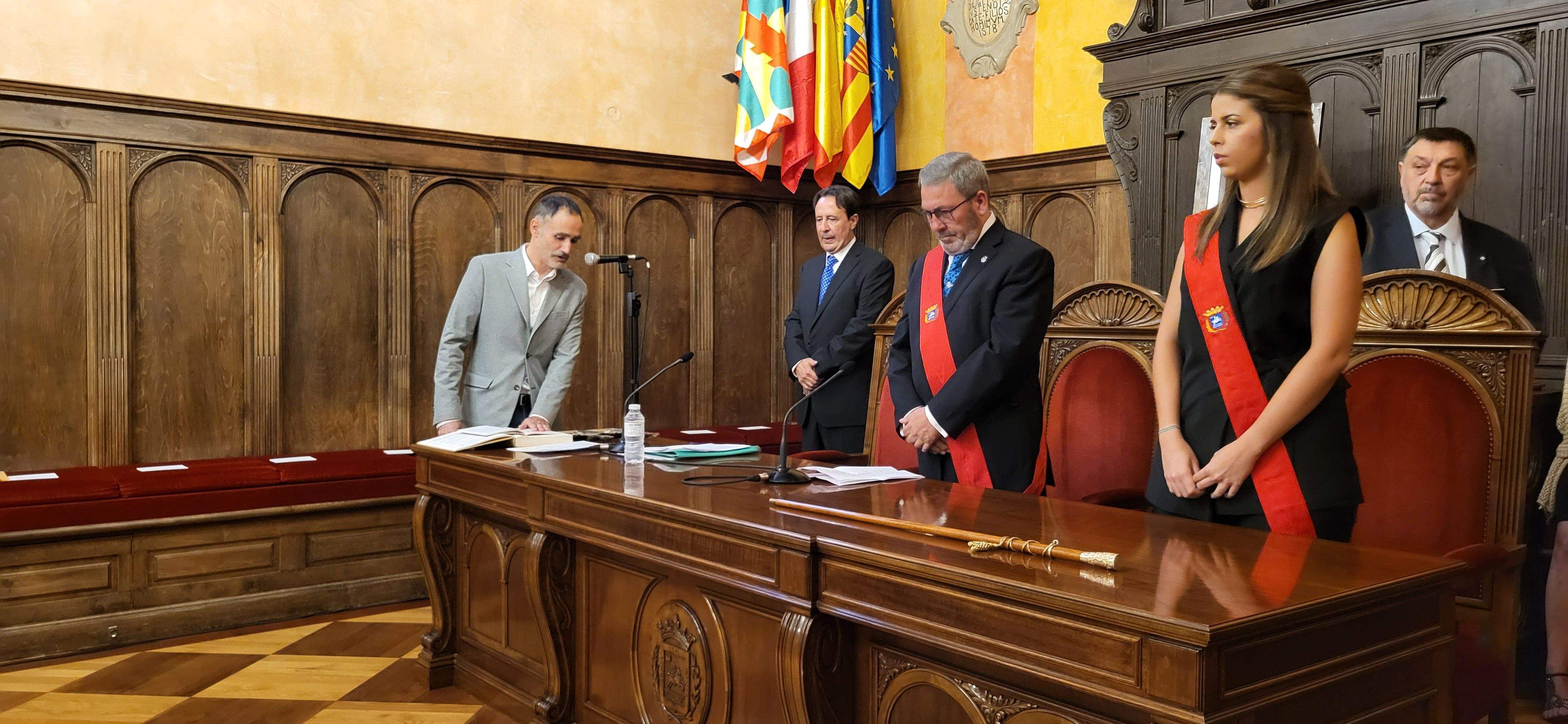 Sesión de investidura del nuevo Ayuntamiento de Huesca. Foto Myriam Martínez
