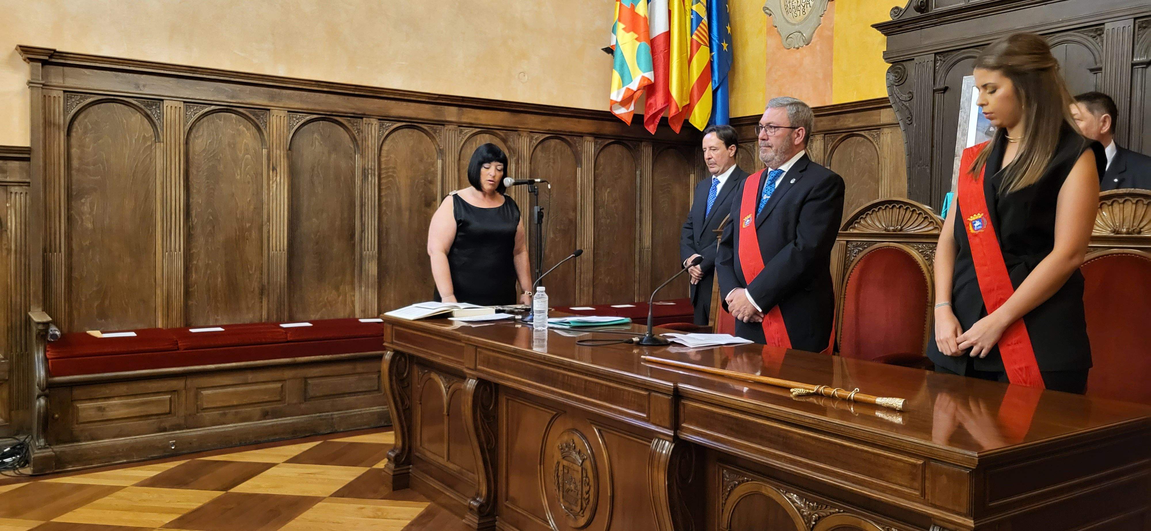 Ana Loriente. Sesión de investidura del Ayuntamiento de Huesca. Foto Myriam Martínez 