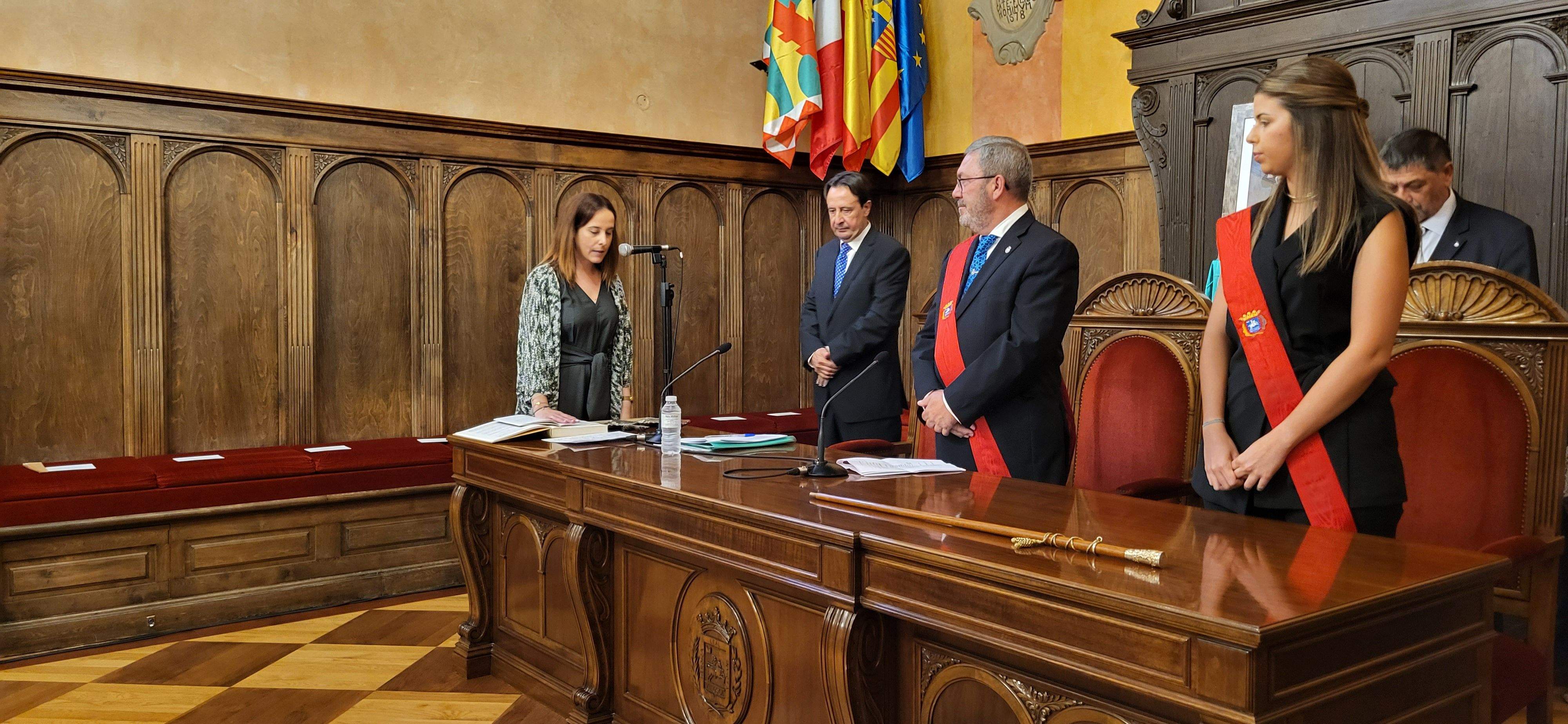 Belén Hernández. Sesión de investidura del Ayuntamiento de Huesca. Foto Myriam Martínez 