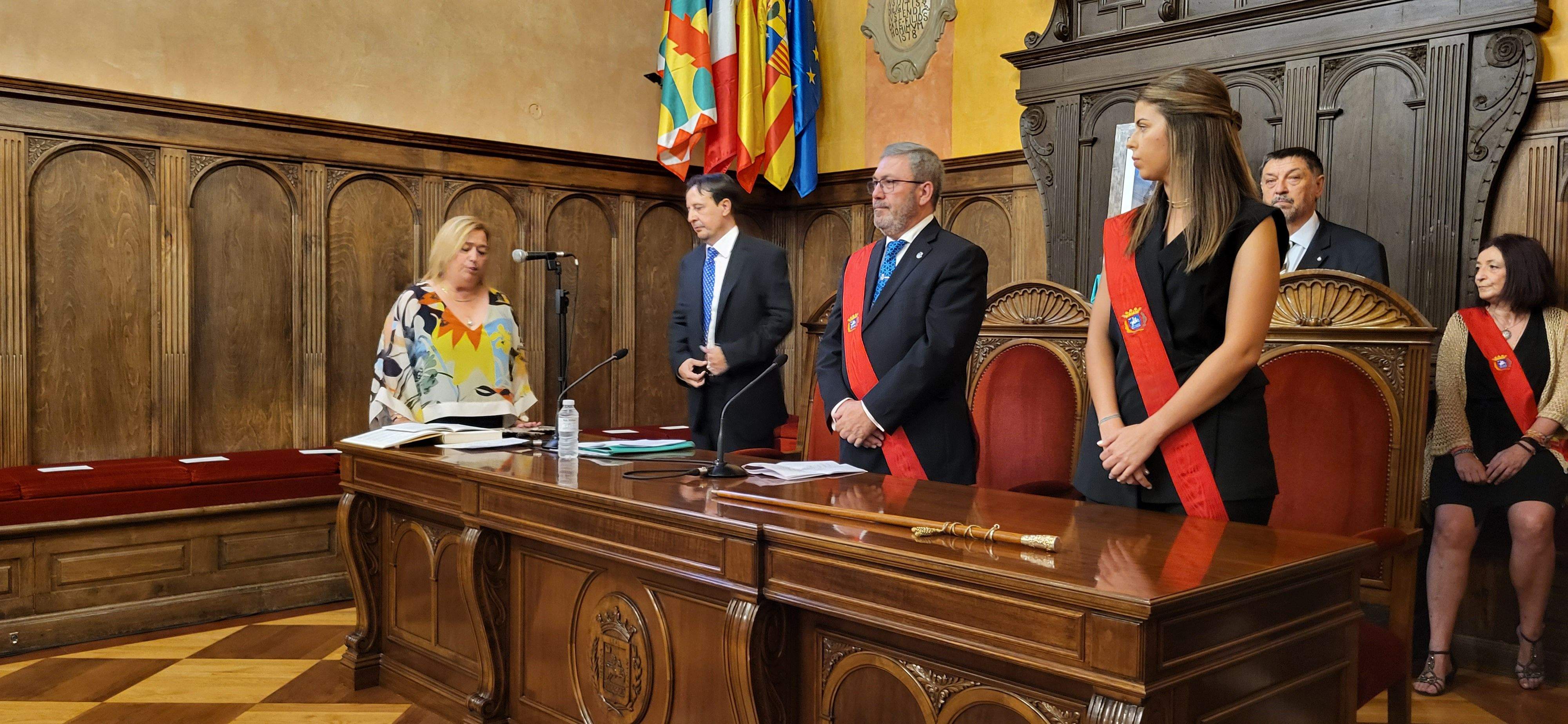 Rosa Gerbás. Sesión de investidura del Ayuntamiento de Huesca. Foto Myriam Martínez 