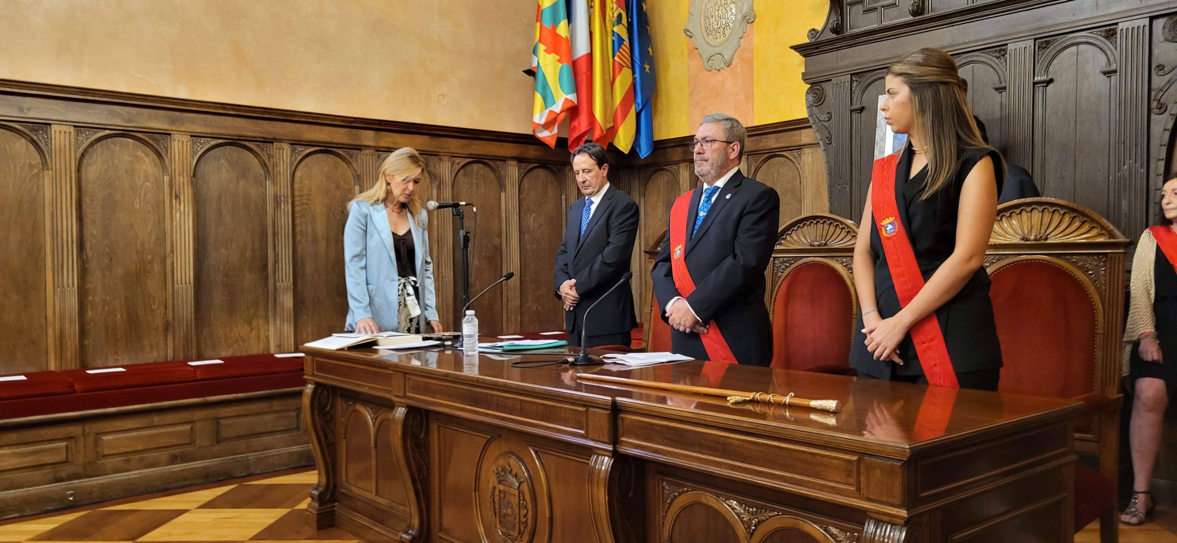 Cristina de la Hera. Sesión de investidura del Ayuntamiento de Huesca. Foto Myriam Martínez 