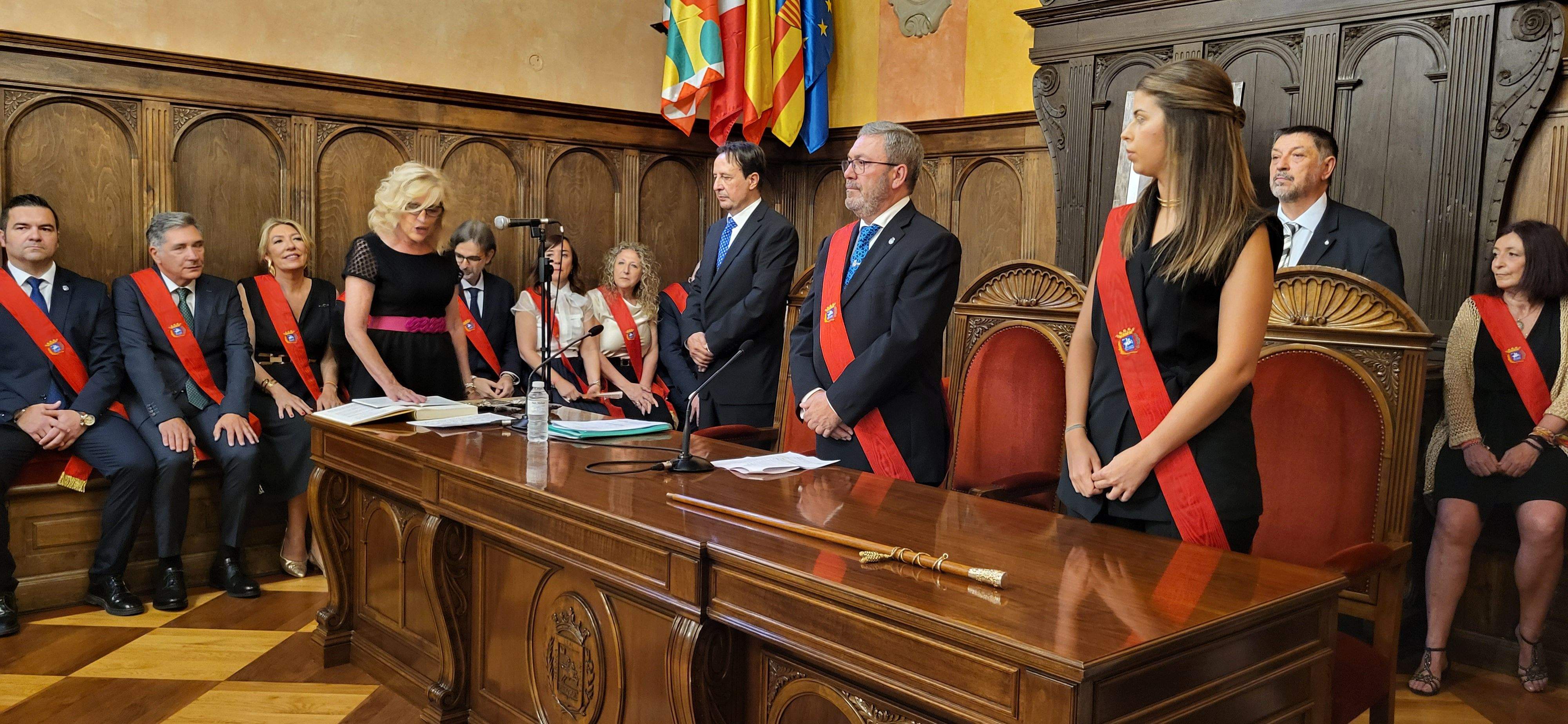 Silvia Salazar. Sesión de investidura del Ayuntamiento de Huesca. Foto Myriam Martínez