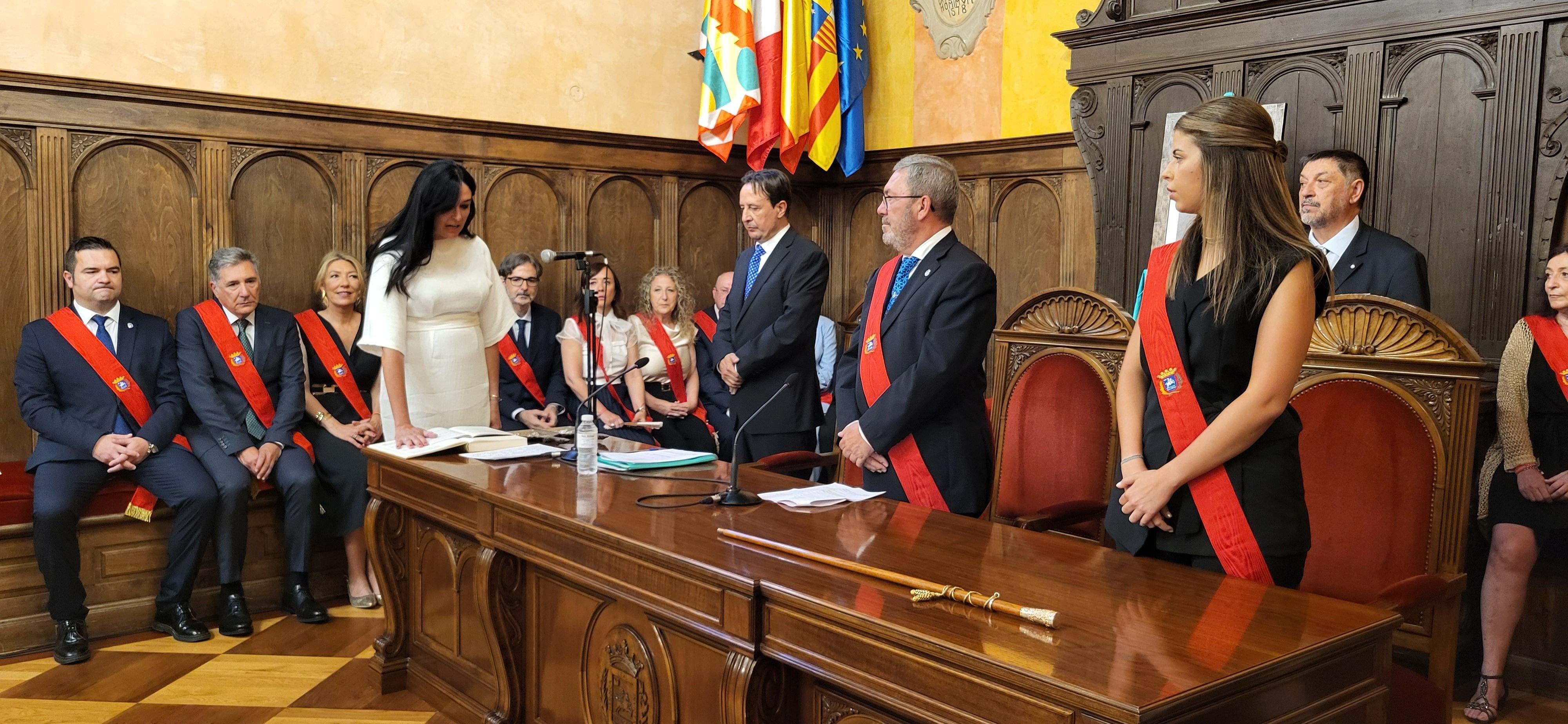 Sesión de investidura del nuevo Ayuntamiento de Huesca. Foto Myriam Martínez