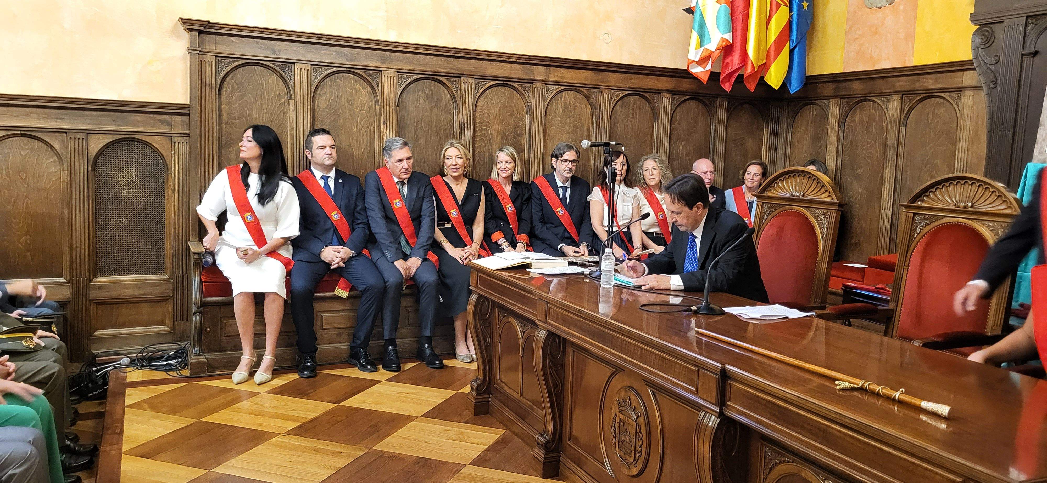 Sesión de investidura del nuevo Ayuntamiento de Huesca. Foto Myriam Martínez 