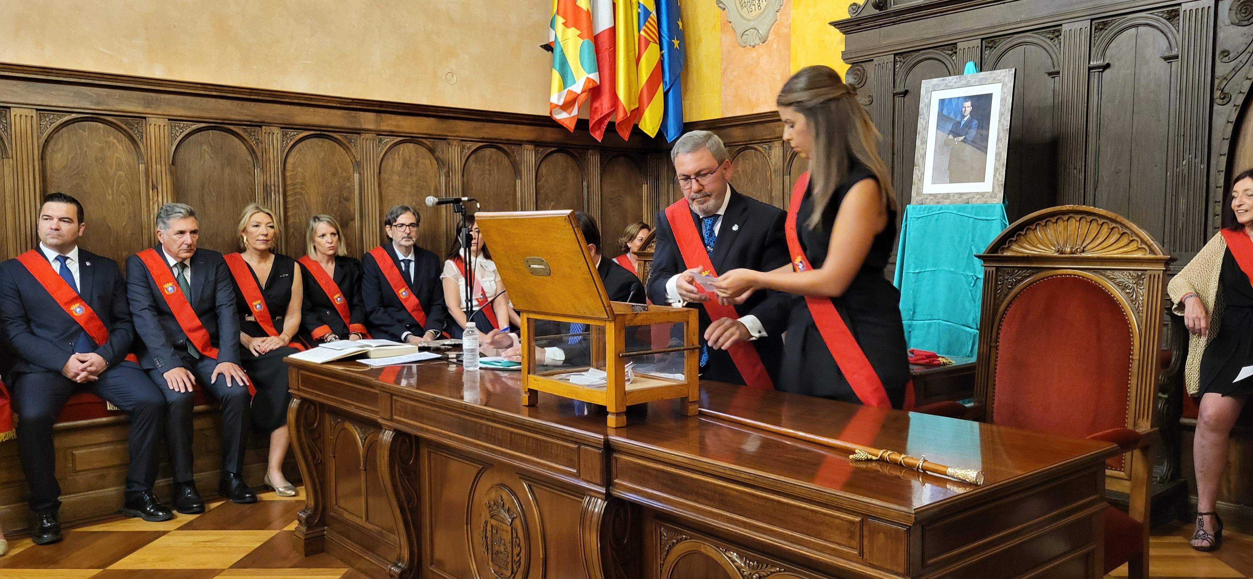 Sesión de investidura del nuevo Ayuntamiento de Huesca. Foto Myriam Martínez