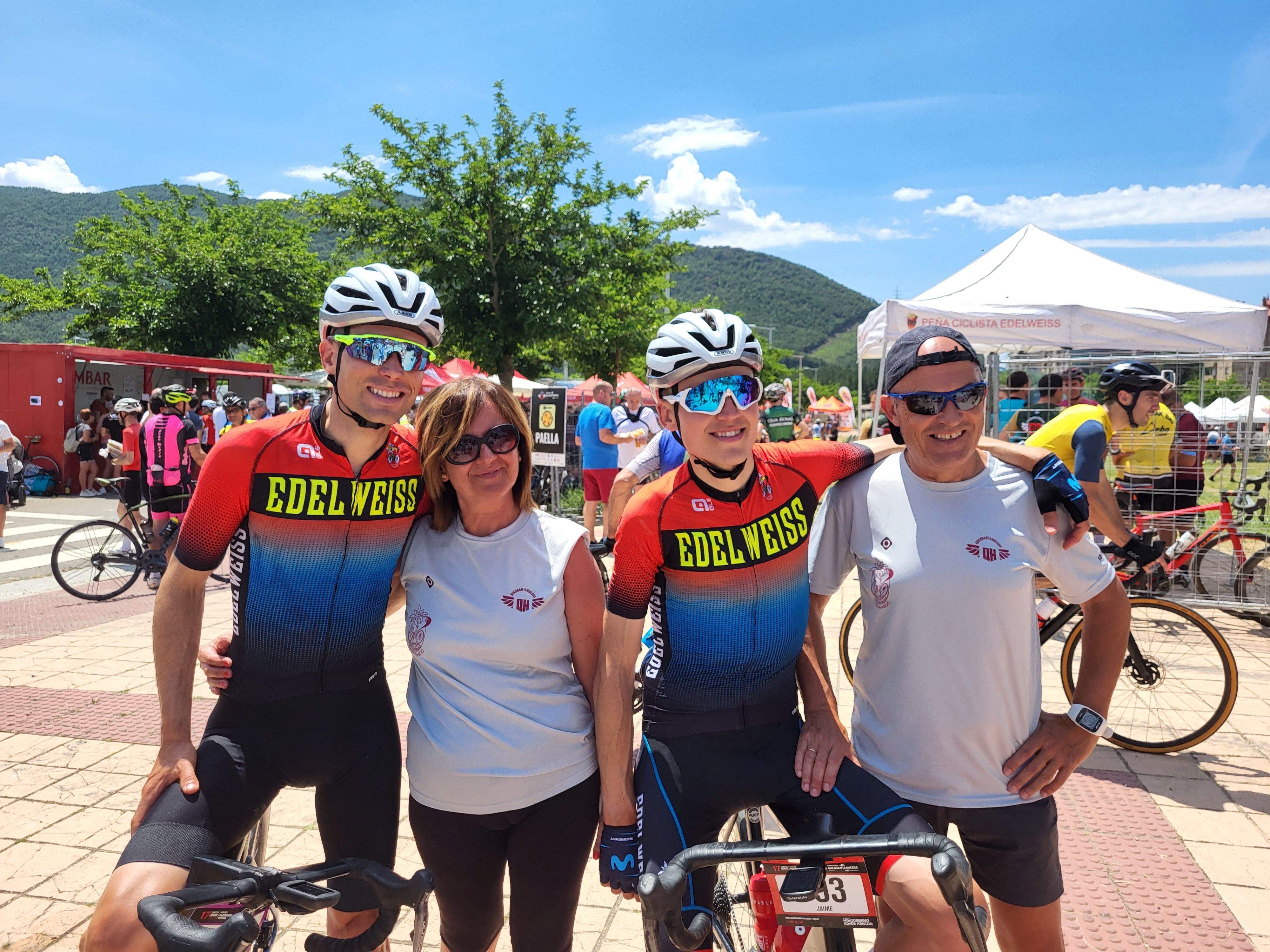 Madre, hijos y tío, al finalizar la prueba.