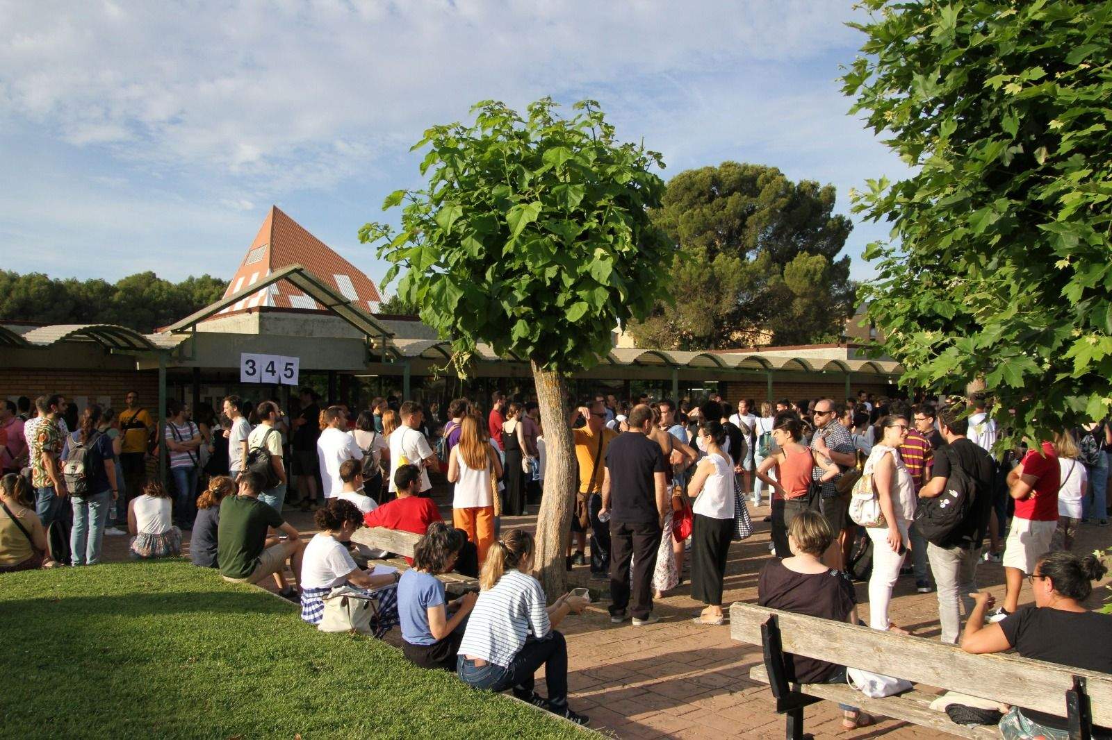 Imágenes de las oposiciones en el IES Pirámide. Foto Carlos Neofato