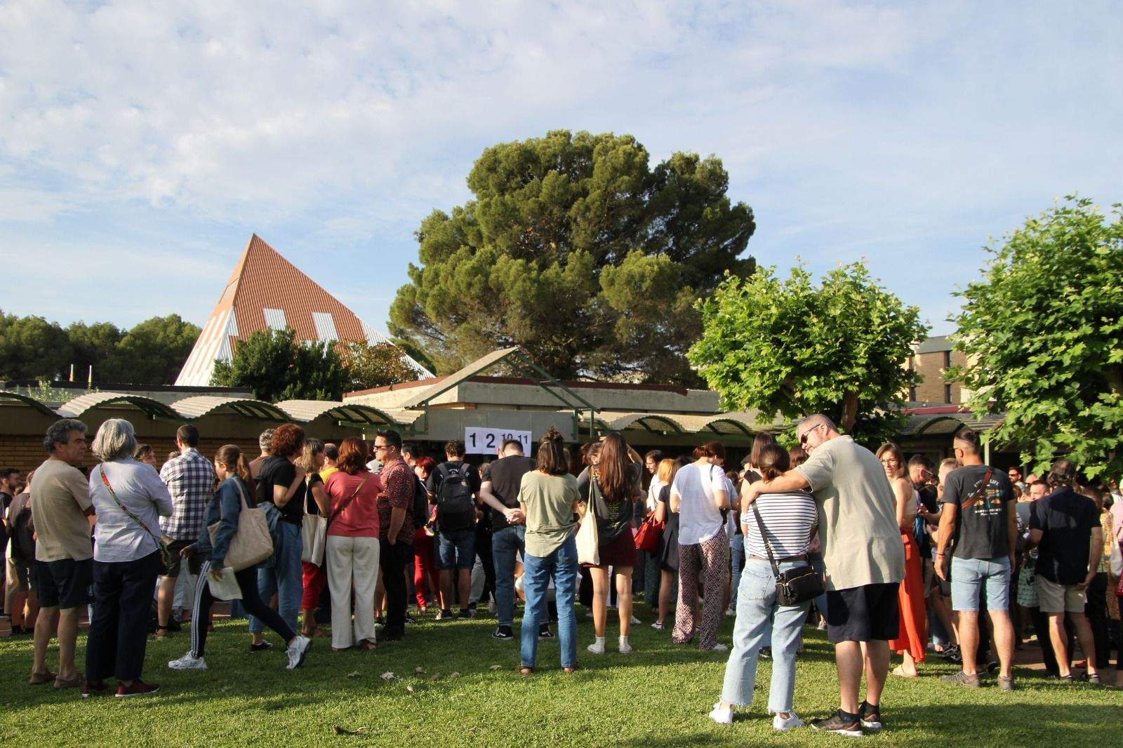 Imágenes de las oposiciones en el IES Pirámide. Foto Carlos Neofato