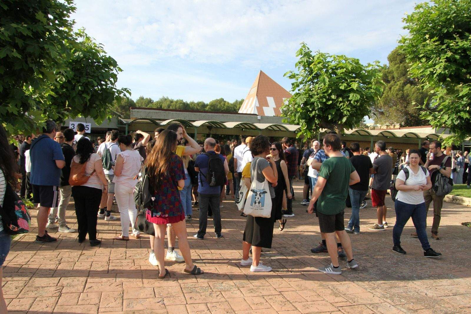 Imágenes de las oposiciones en el IES Pirámide. Foto Carlos Neofato