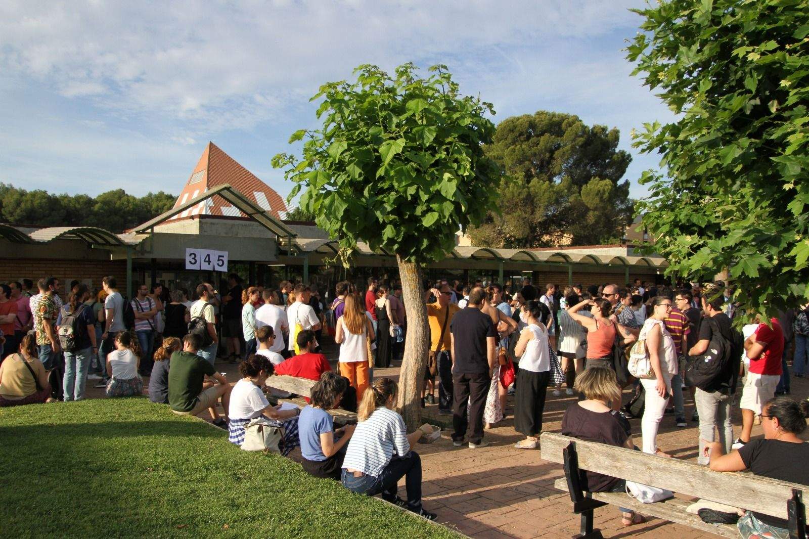 Imágenes de las oposiciones en el IES Pirámide. Foto Carlos Neofato