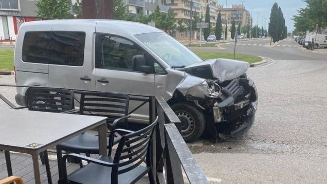 Uno de los vehículos afectados en el accidente Uno de los vehículos afectados en el accidente
