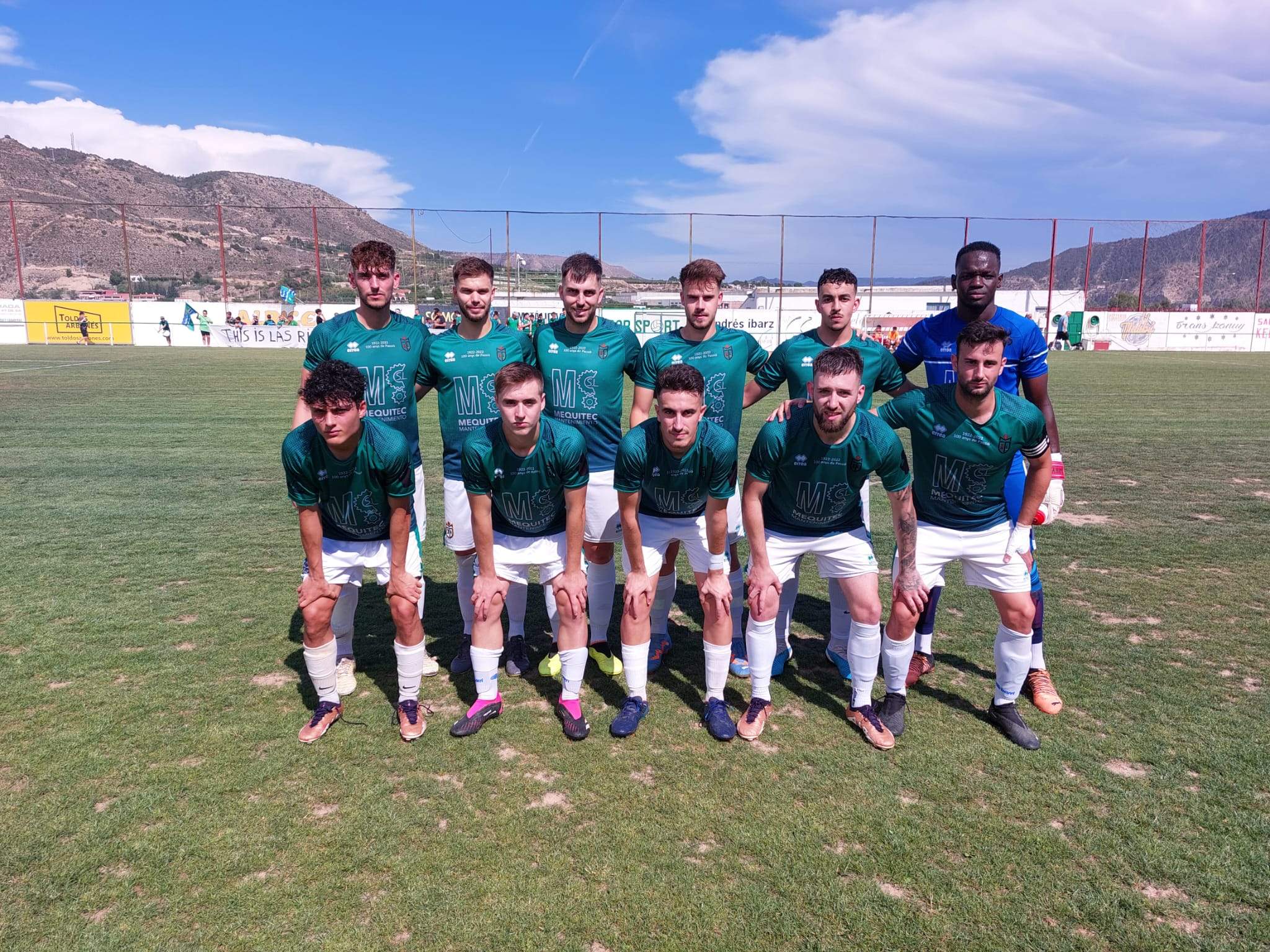 Once del Mequinenza ante el Maella, este sábado.