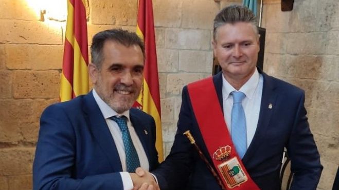Santiago Burgos y el nuevo alcalde, José Ignacio Gramuntç