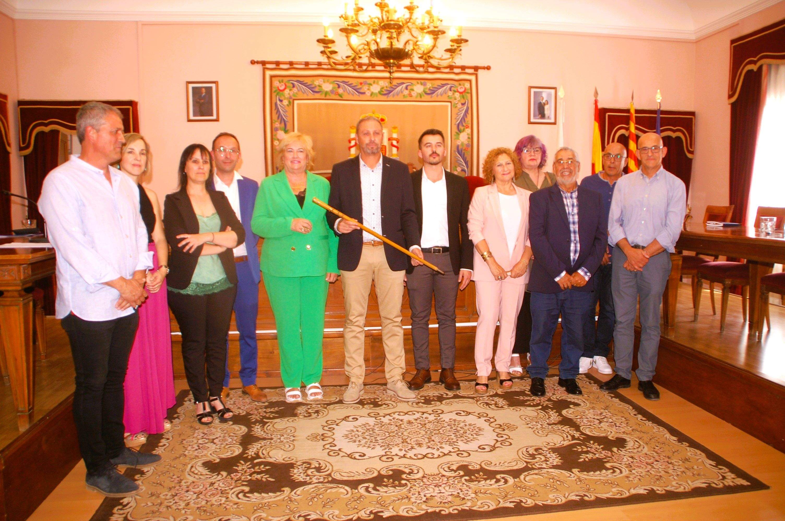 Concejales del Ayuntamiento de Sariñena, con Juan Escalzo con el bastón de mando