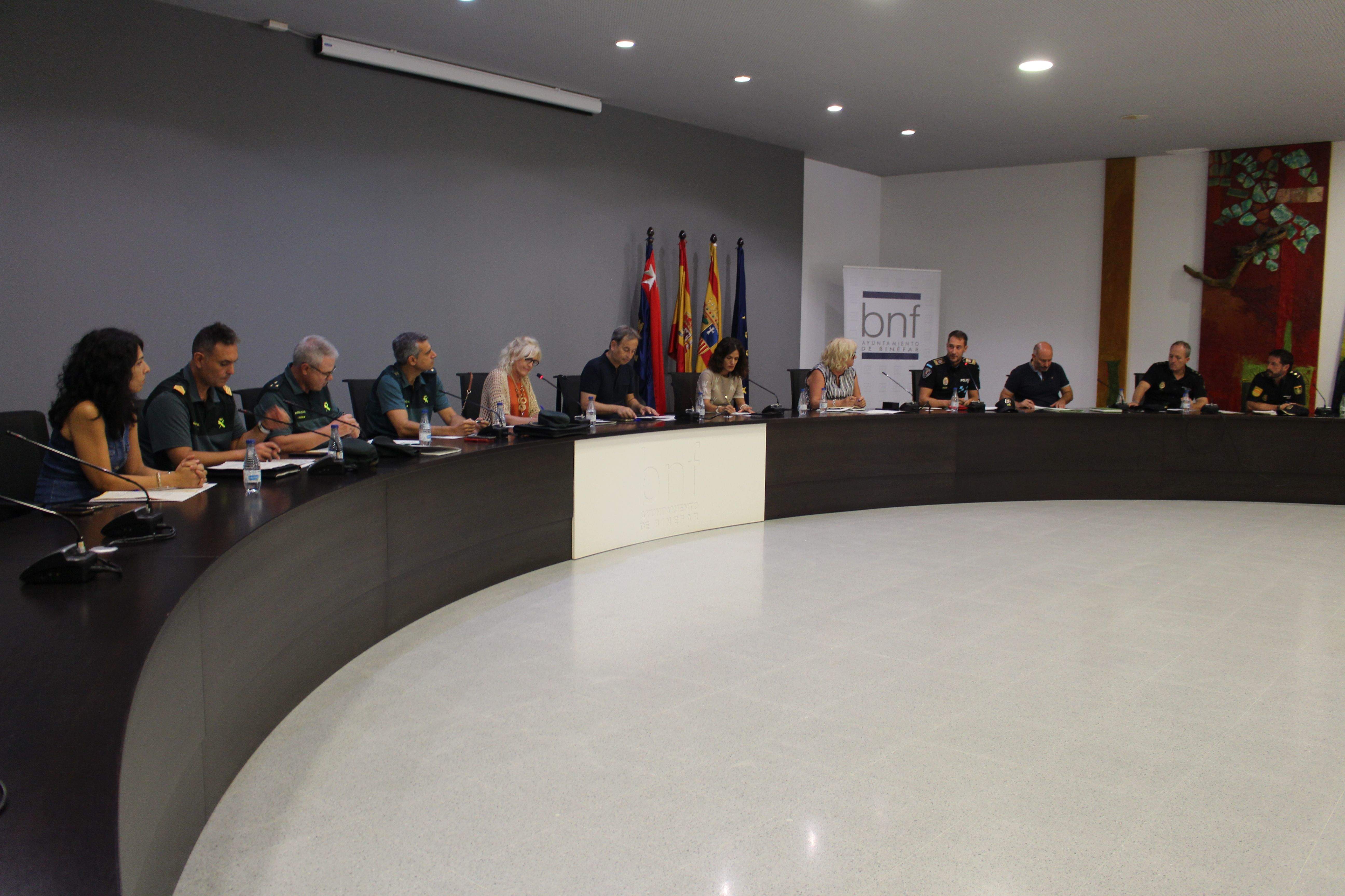 La Junta Local de Seguridad de Binéfar se ha reunido esta mañana para coordinar el dispositivo policial. La Junta Local de Seguridad de Binéfar se ha reunido esta mañana para coordinar el dispositivo policial.