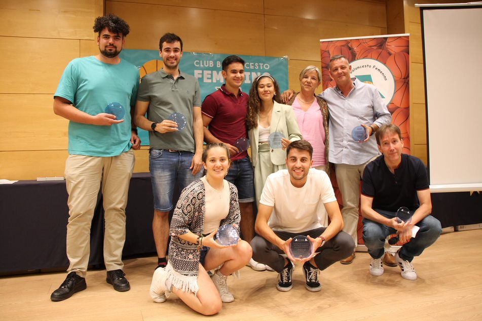 MENCIÓN ESPECIAL A ANDREA CABESTRE, LORENZO GALINDO Y CARLOS GALINDO 
