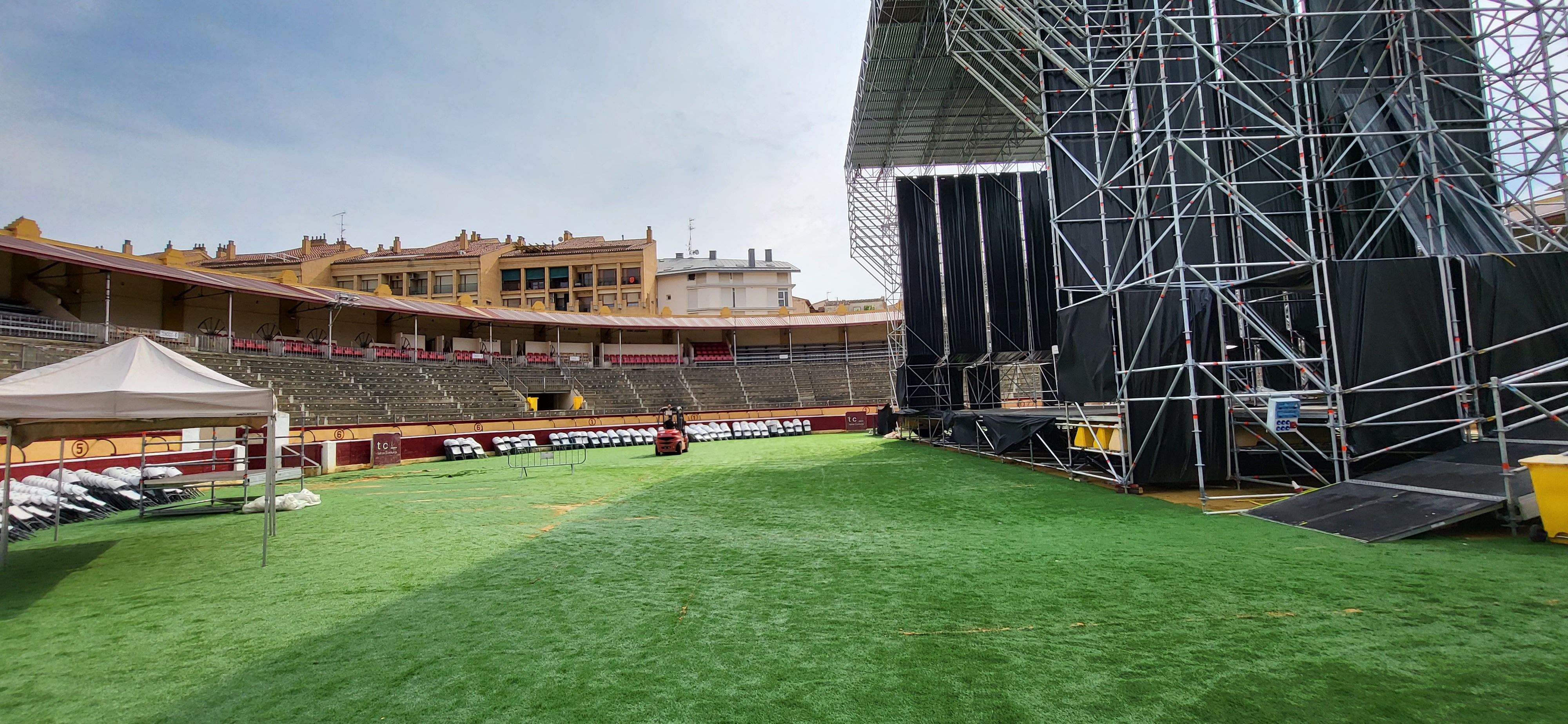Estado del césped de la plaza de toros tras las tormentas del sábado. Foto: Mercedes Manterola