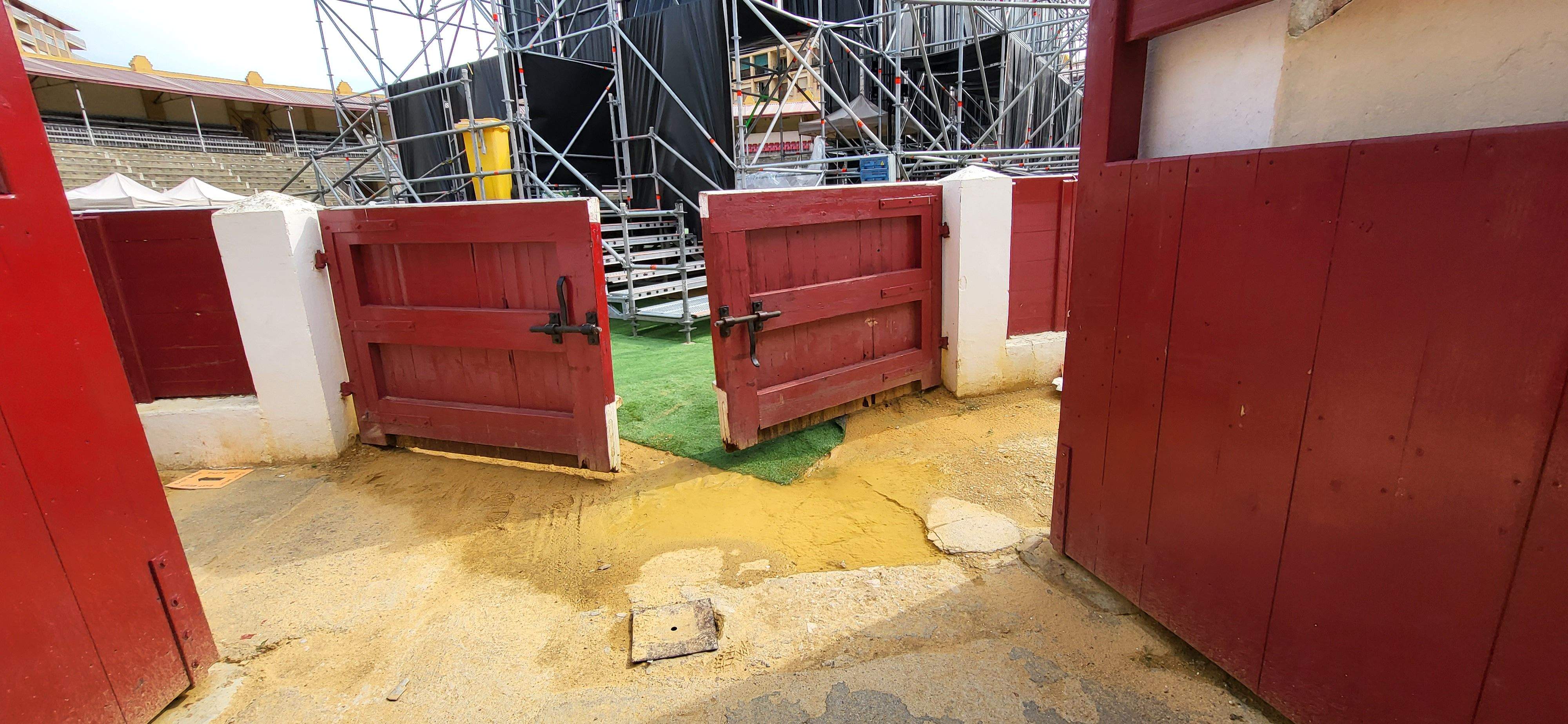 Estado del césped de la plaza de toros tras las tormentas del sábado. Foto: Mercedes Manterola