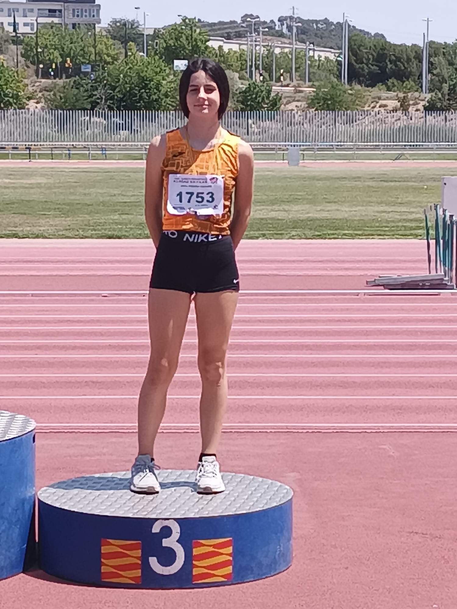 Podio, bronce, CA Binéfar