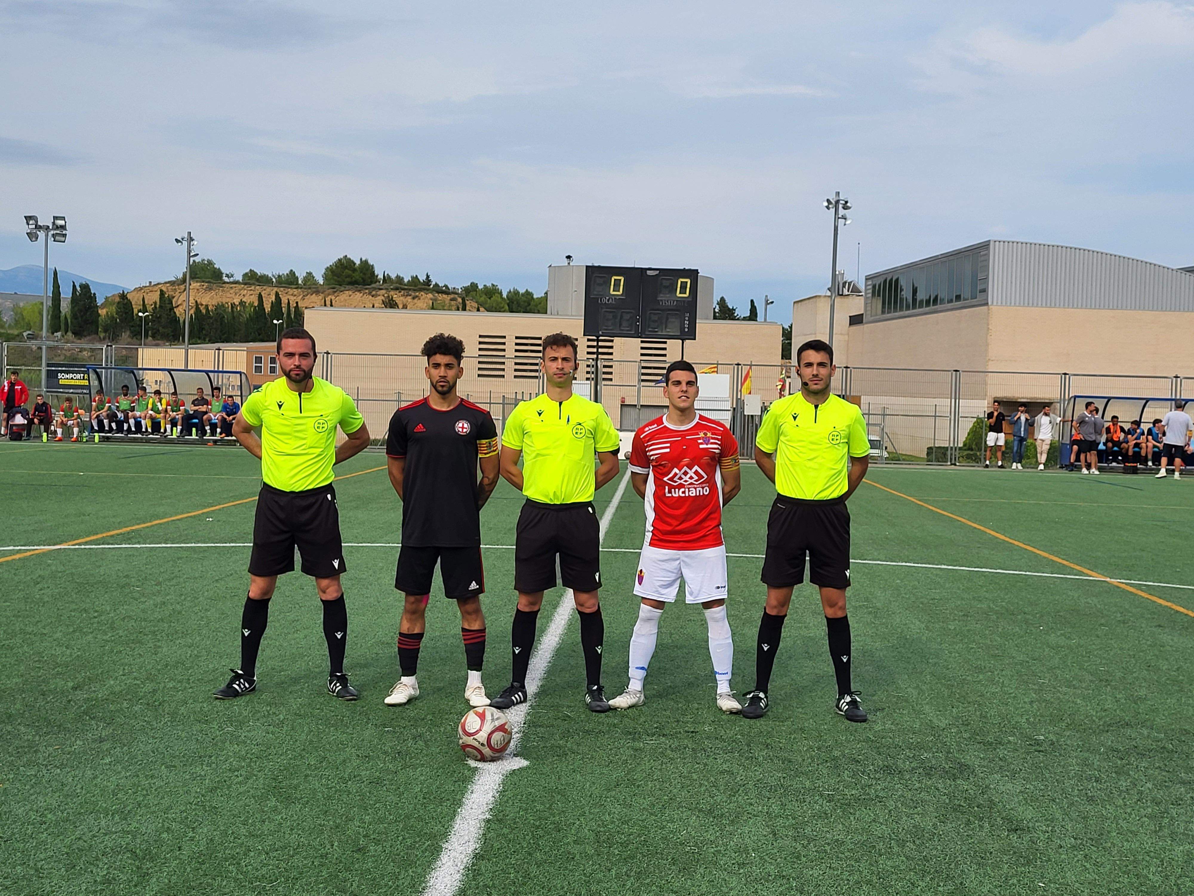 Capitanes y árbitros. Foto: A. Mora