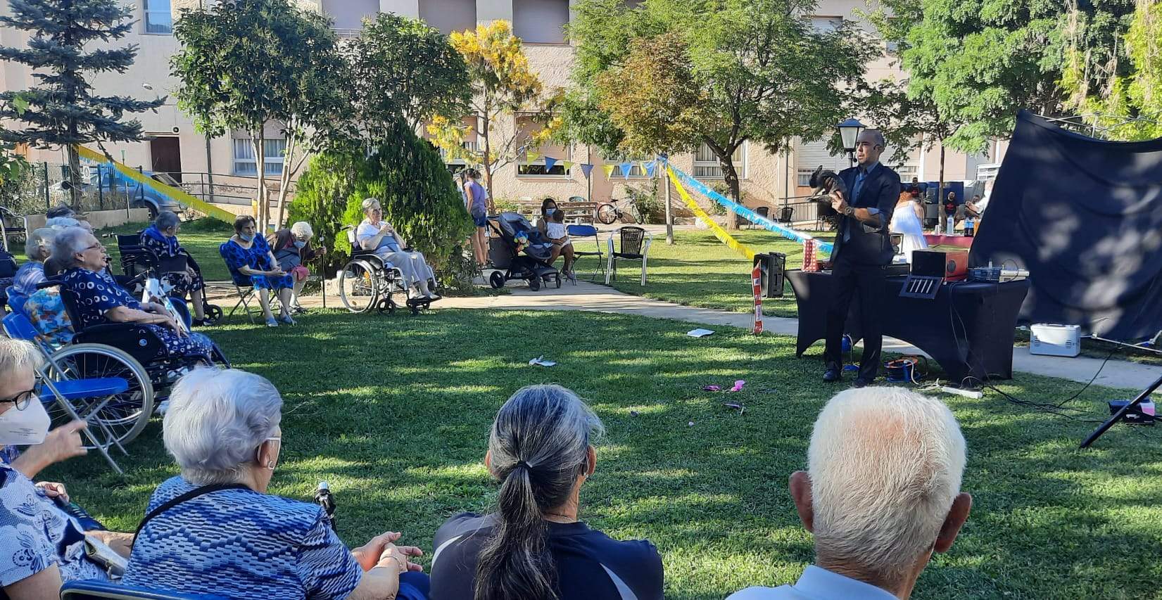Homenaje a los mayores. Foto Ayuntamiento de Ayerbe