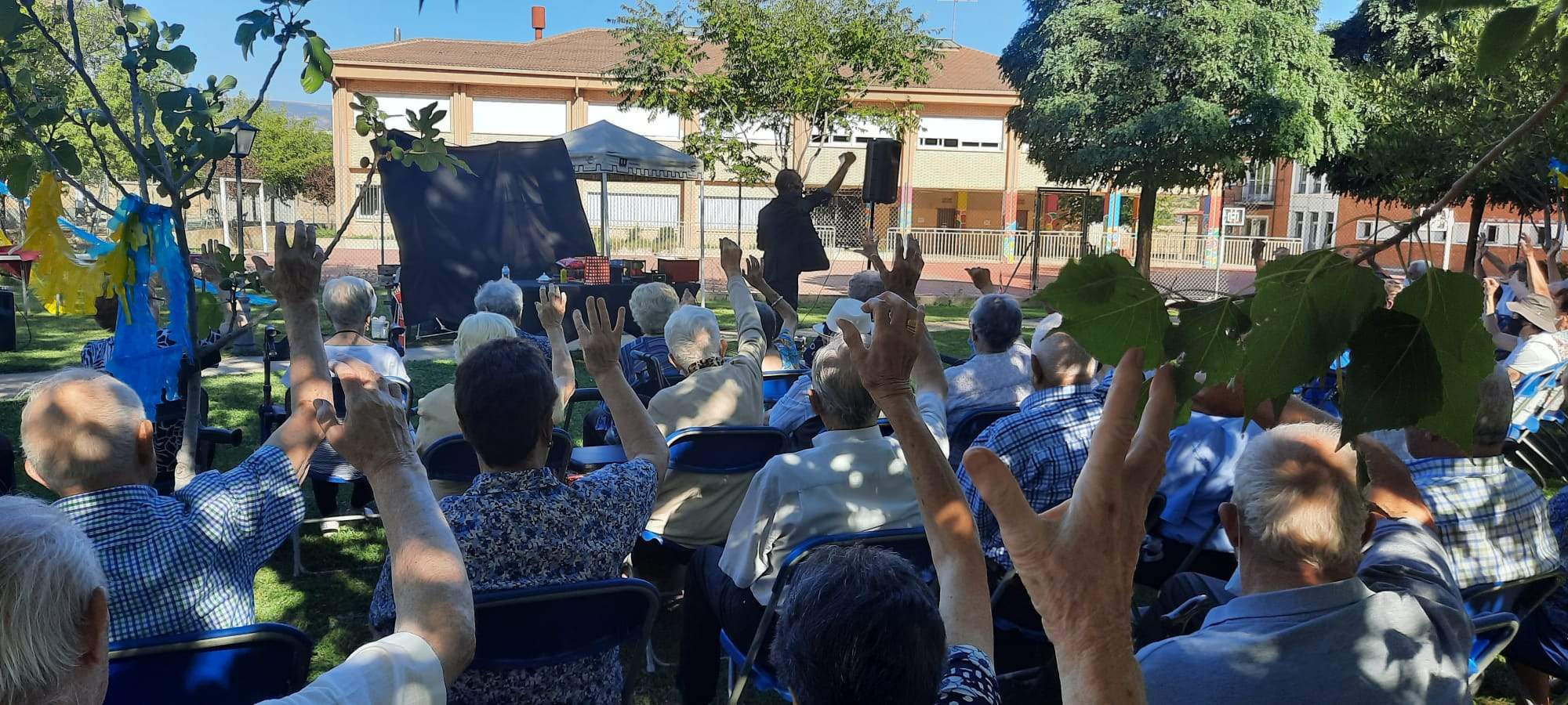 Homenaje a los mayores. Foto Ayuntamiento de Ayerbe