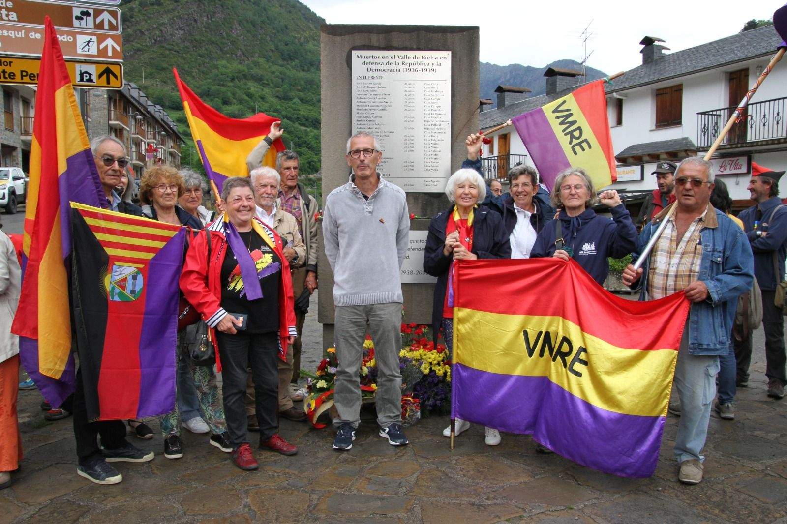 Parte de las delegaciones francesas. Foto Carlos Neofato