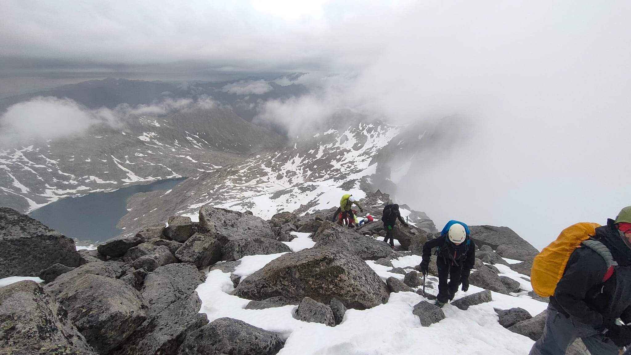 Imágenes de la ascensión al pico Maladeta. Foto Peña Guara