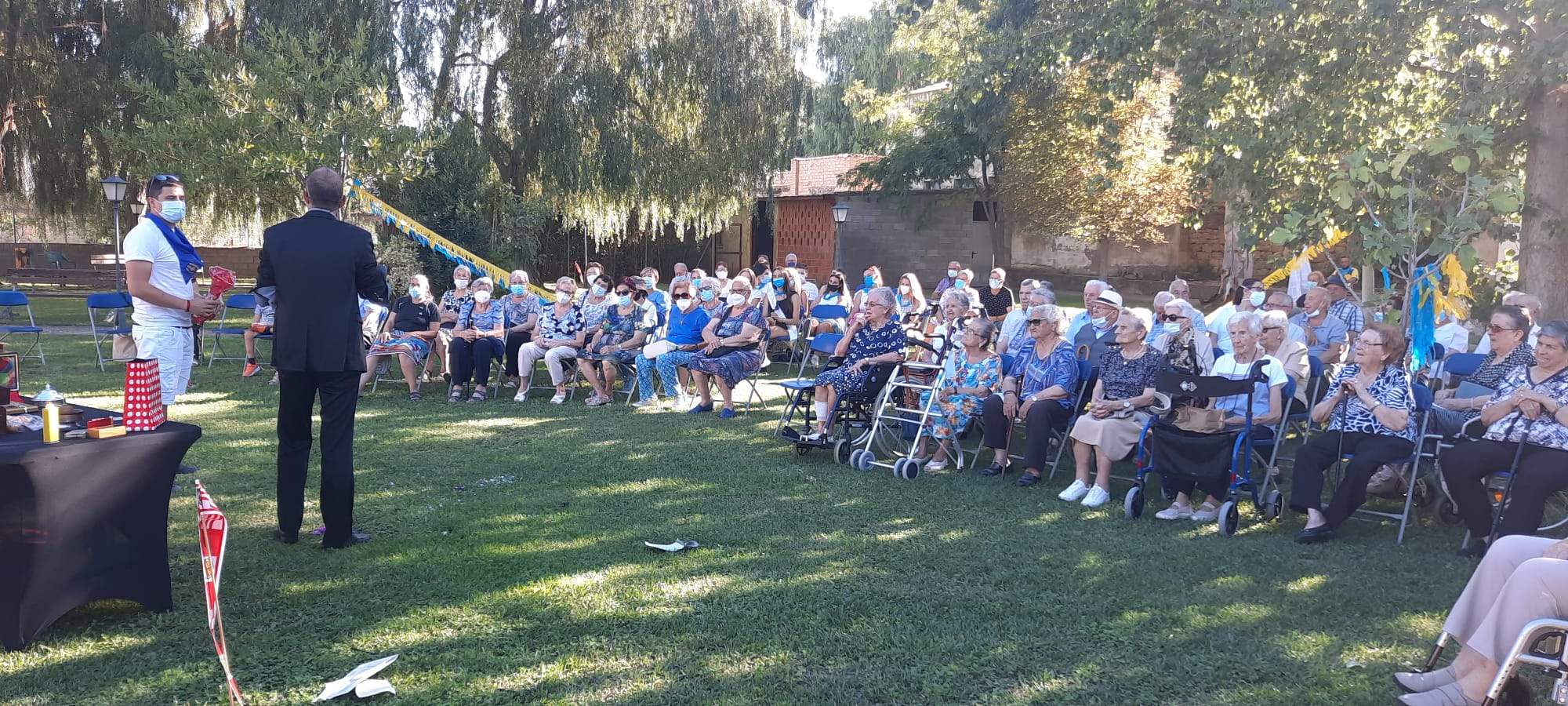 También ha pillado al alcalde. Foto Ayuntamiento de Ayerbe