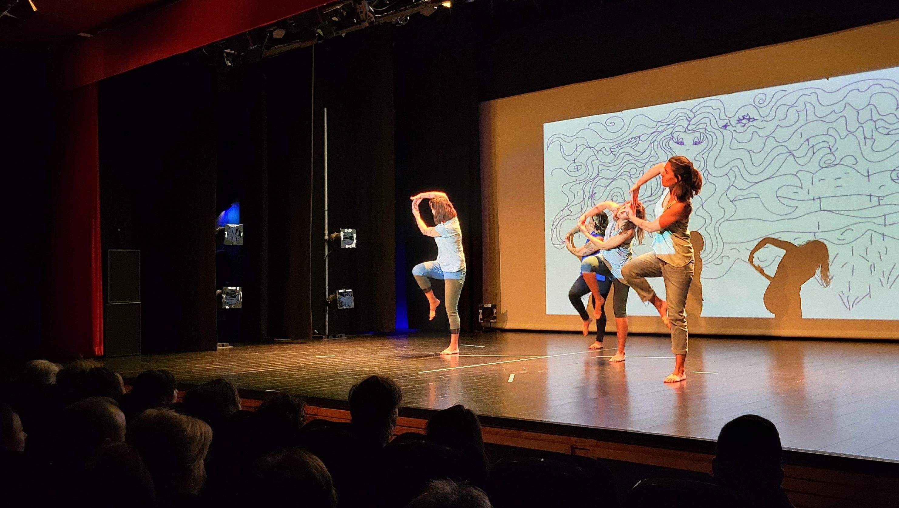 Taller de Danza Contemporánea en la  XXXI Muestra de Huesca. Foto Myriam Martínez