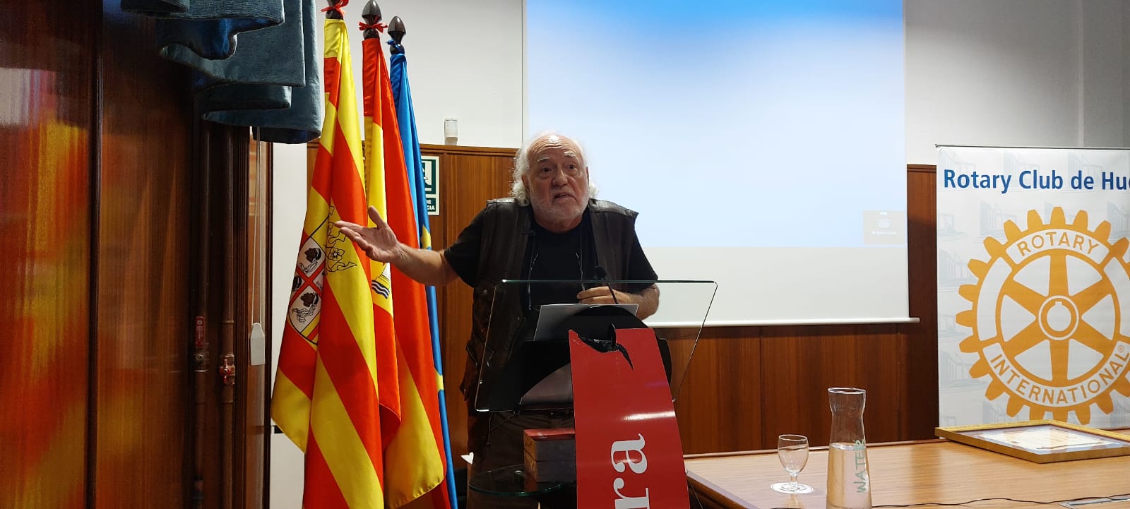 Entrega de la Distinción Rotaria a Eugenio Monesma.