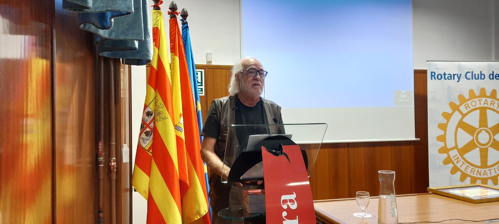 Entrega de la Distinción Rotaria a Eugenio Monesma.