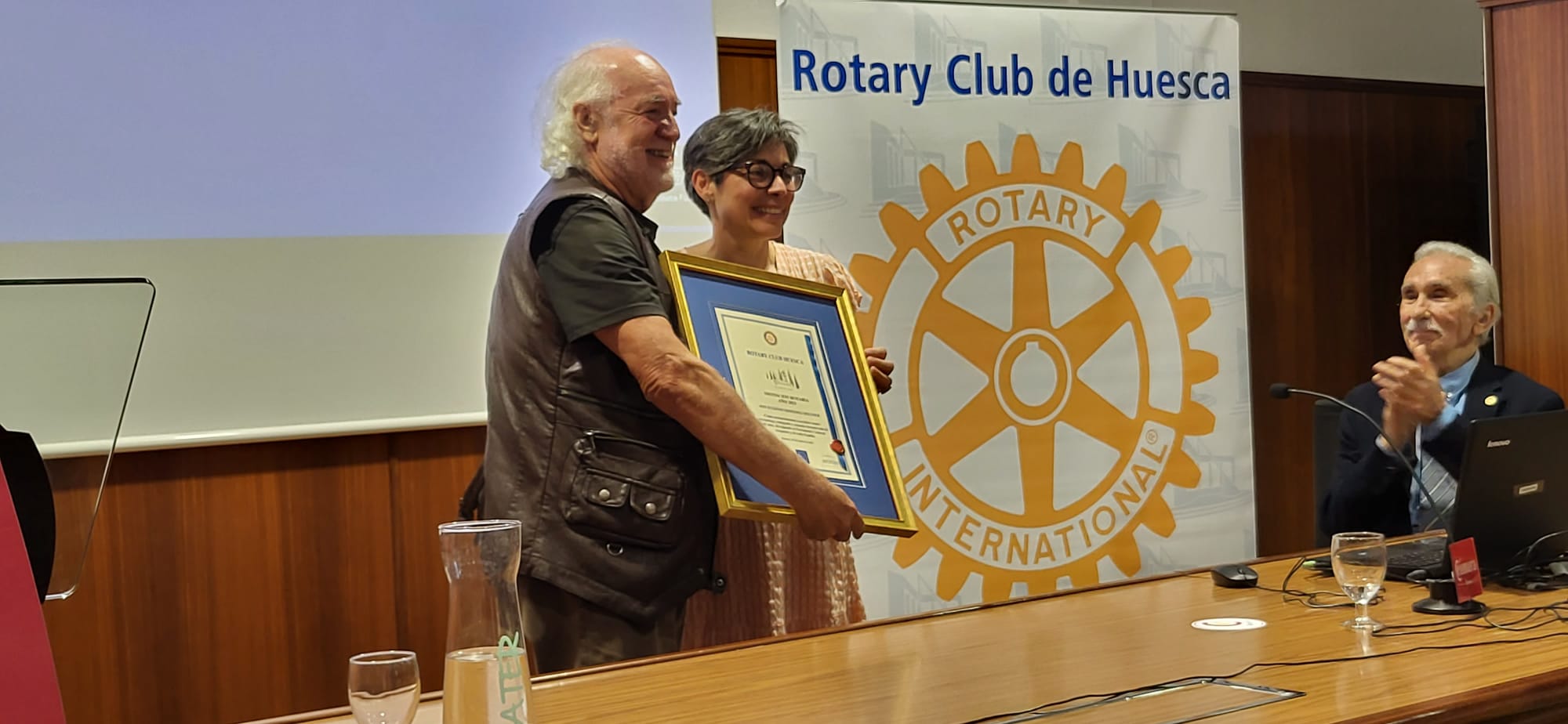 Entrega de la Distinción Rotaria a Eugenio Monesma.