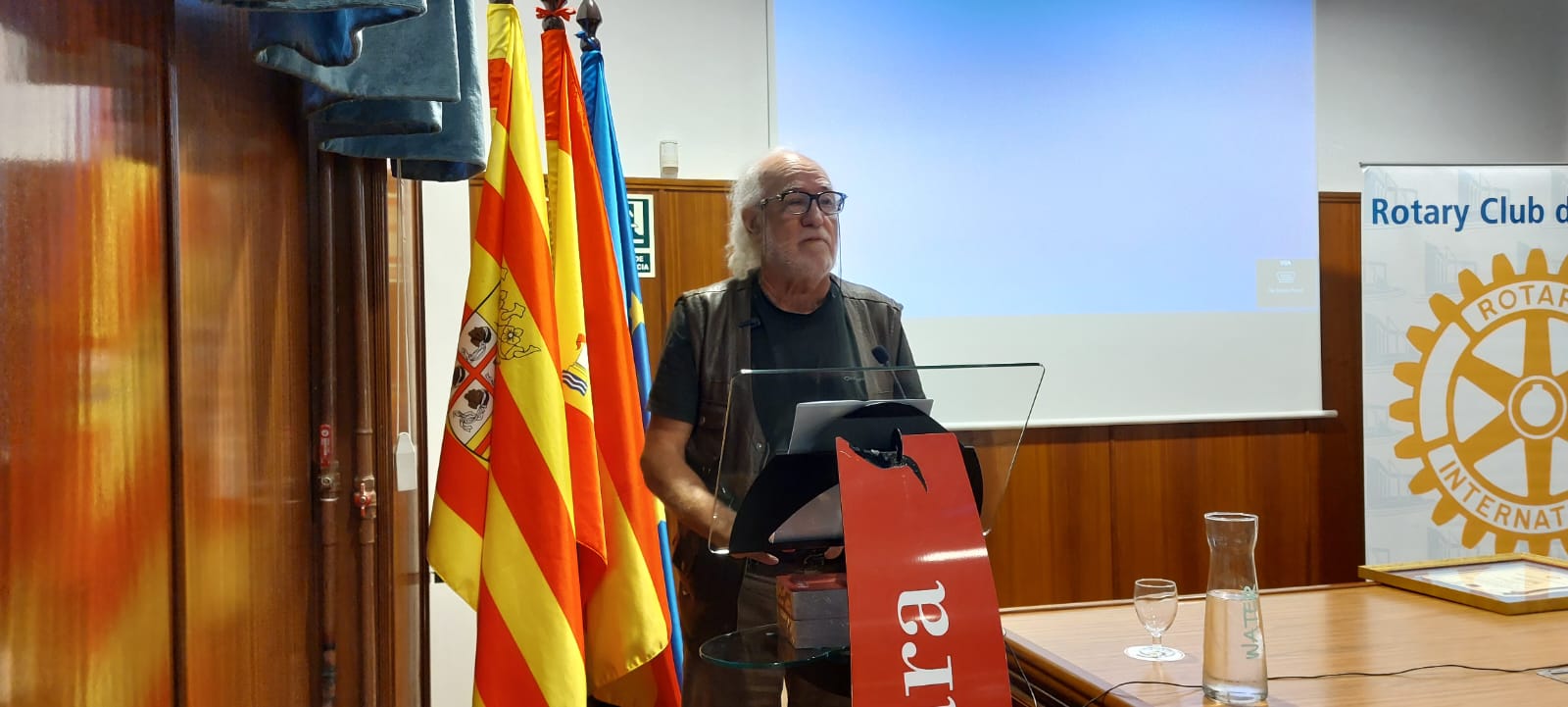 Entrega de la Distinción Rotaria a Eugenio Monesma.