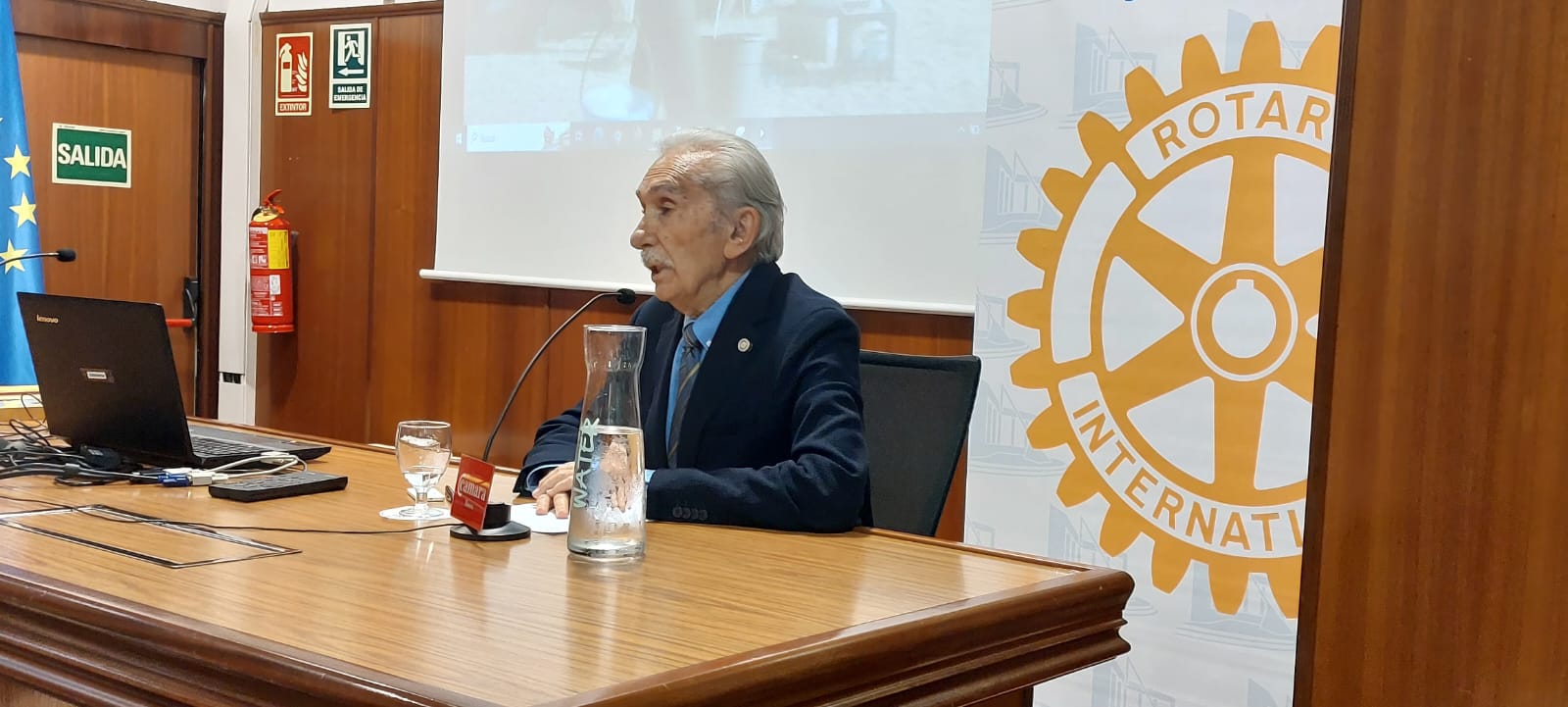 Entrega de la Distinción Rotaria a Eugenio Monesma.
