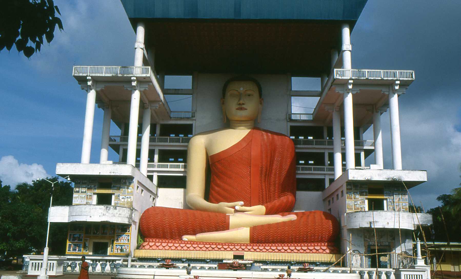 El gigantesco Buda de Wereahena