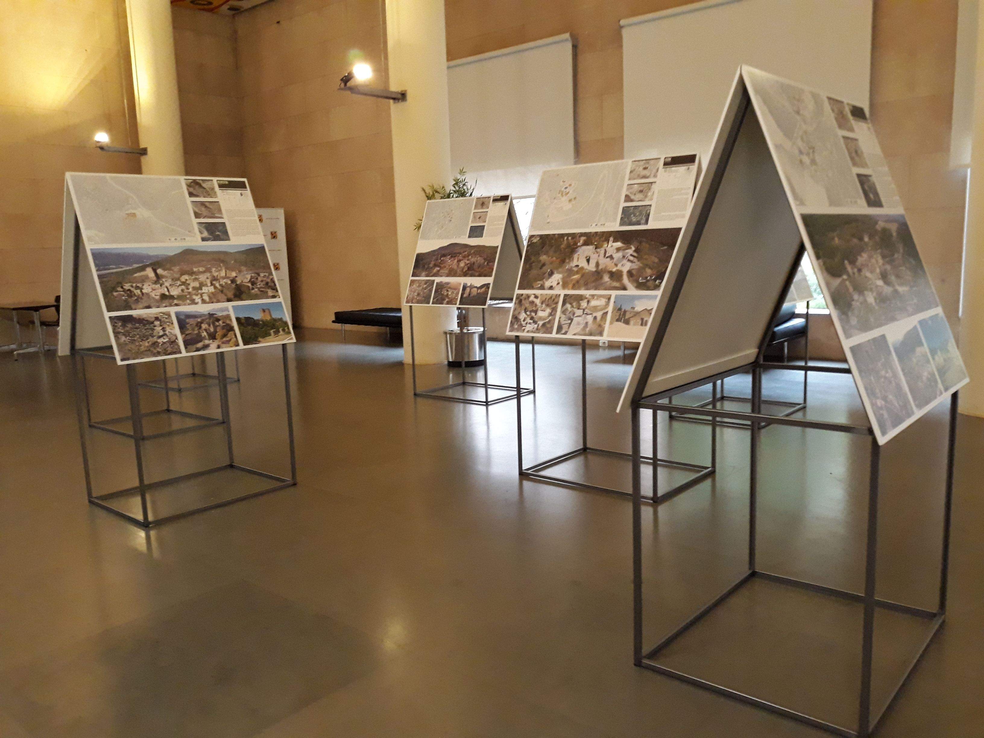 La exposición "Pueblos recuperados en el Alto Altoaragón".