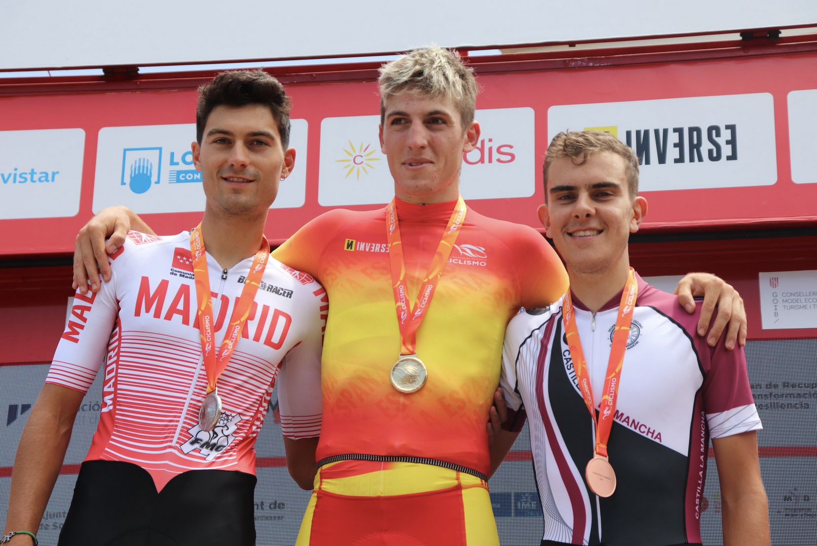 El jaqués Pablo Castrillo, en lo más alto del podio, el año pasado en los Campeonatos de España. Foto: RFEC
