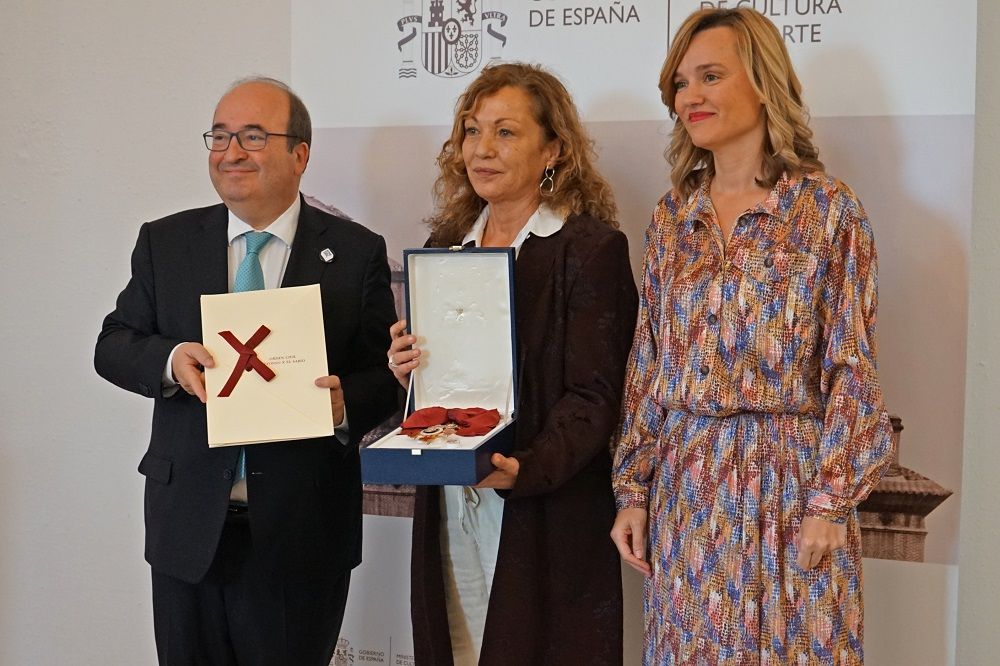 Miquel Iceta, Eulalia Ramón y Pilar Alegría, en la entrega Orden Alfonso X a Carlos Saura.