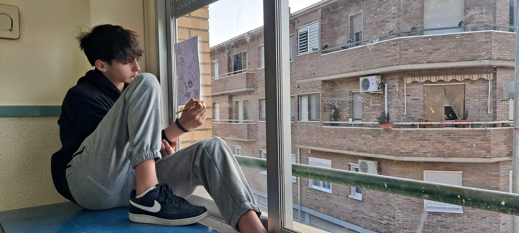 Proceso de creación de un cómic sobre Buñuel en el IES Montes Negros de Grañén