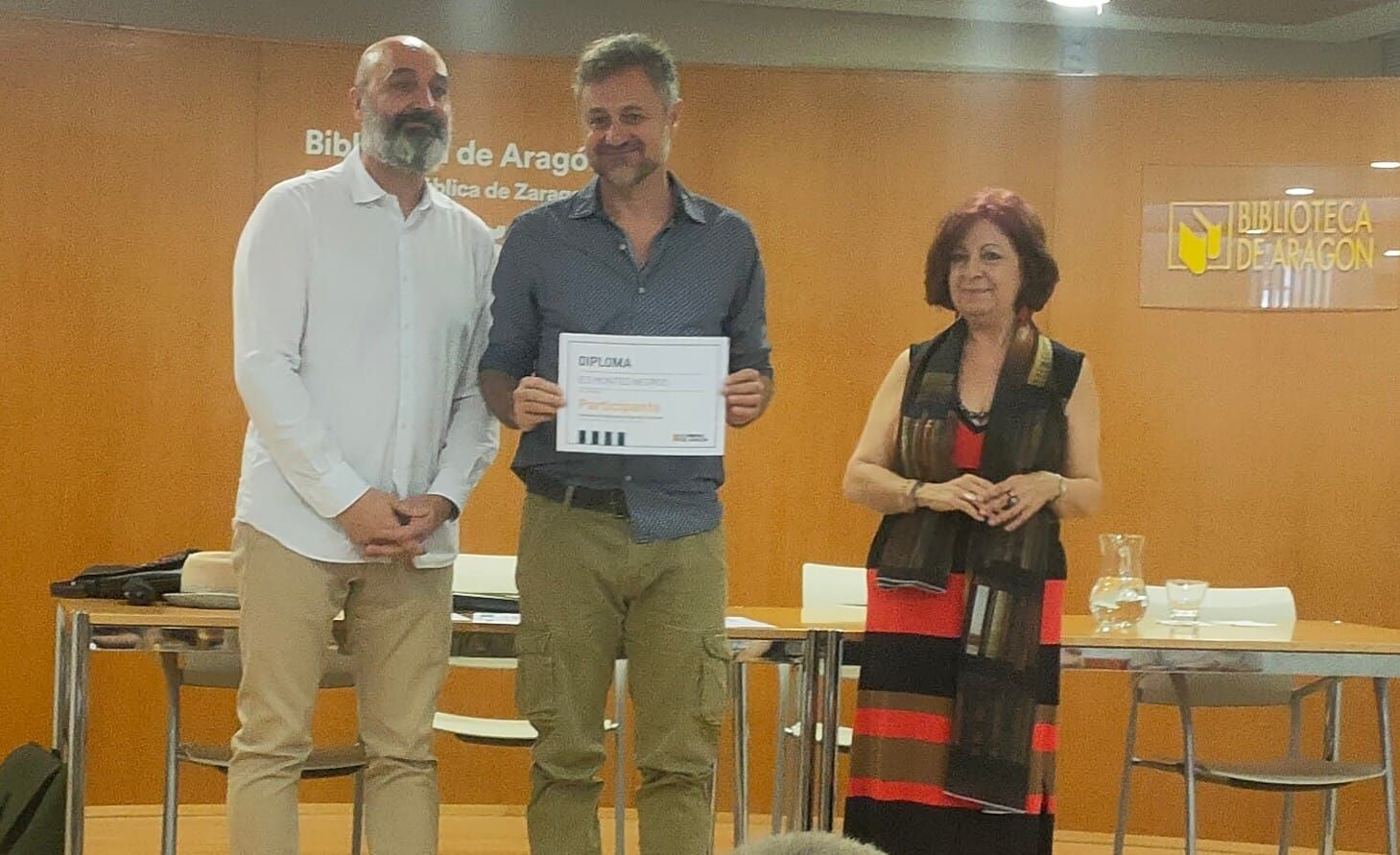 Alberto Olivar recoge el reconocimiento al cómic sobre Buñuel.