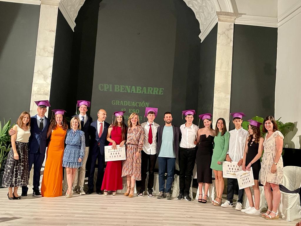 Graduación de los nueve alumnos que forman la primera promoción de la ESO de Benabarre.