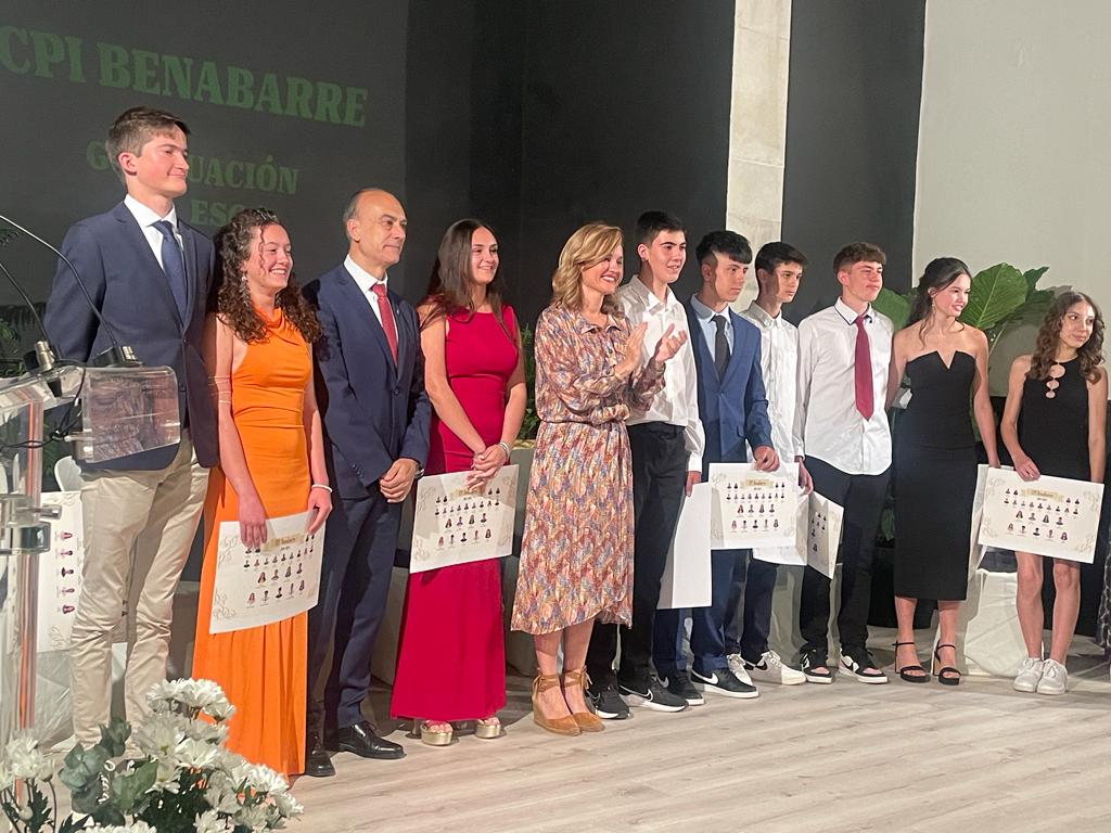 Graduación de los nueve alumnos que forman la primera promoción de la ESO de Benabarre.